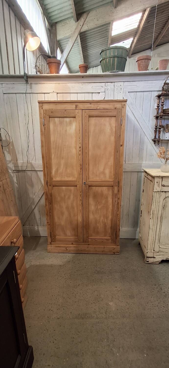 Armoire vintage
