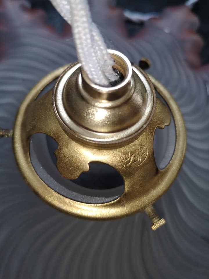 Suspension plafonnier ancien abat jour opaline rose dentelée forme mouchoir art déco 1930