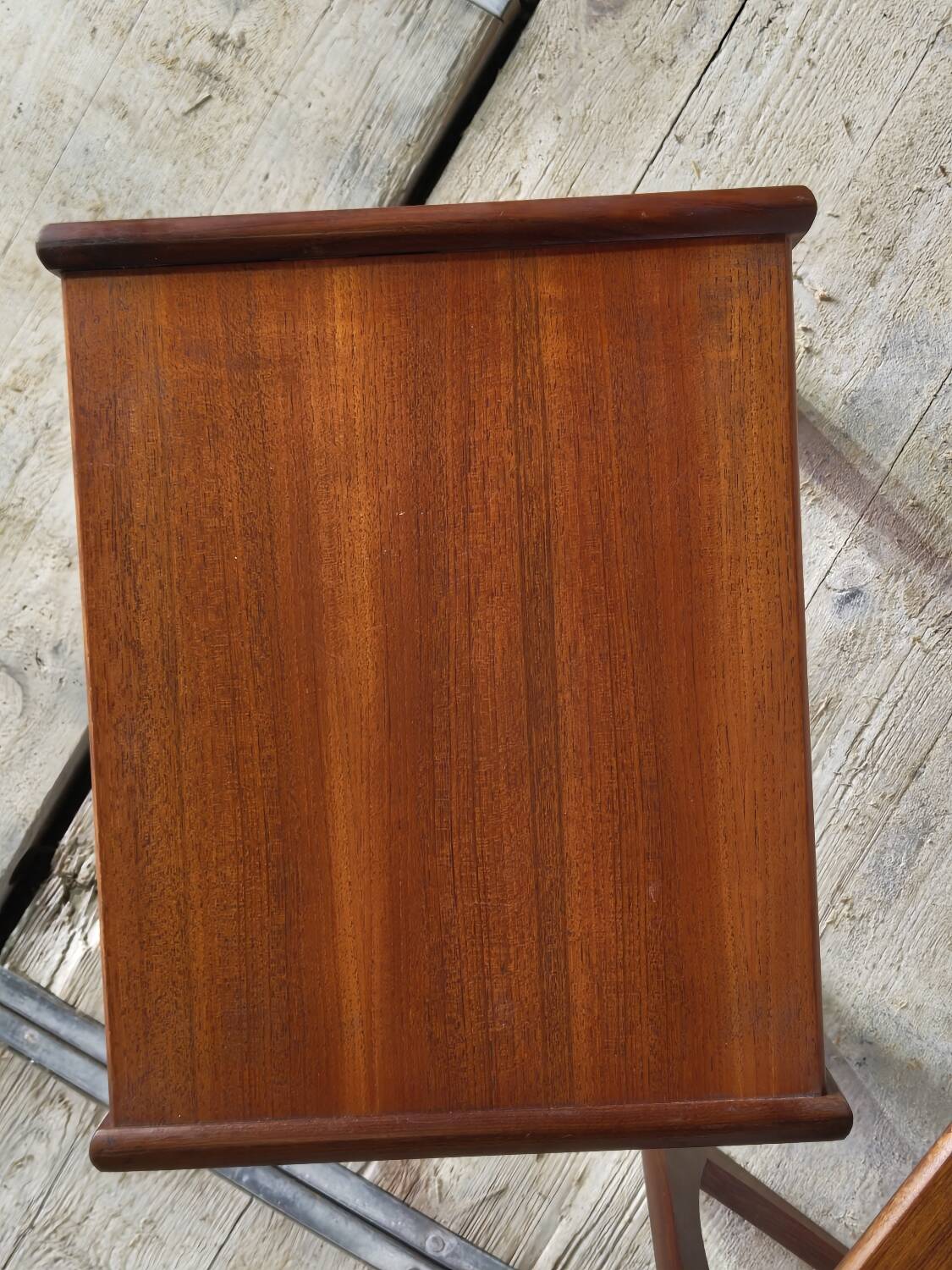 Tables gigognes scandinave