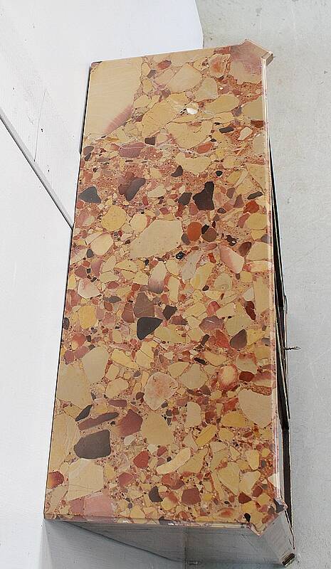 Small display cabinet in blonde mahogany veneer, Louis XVI style – 19th century.