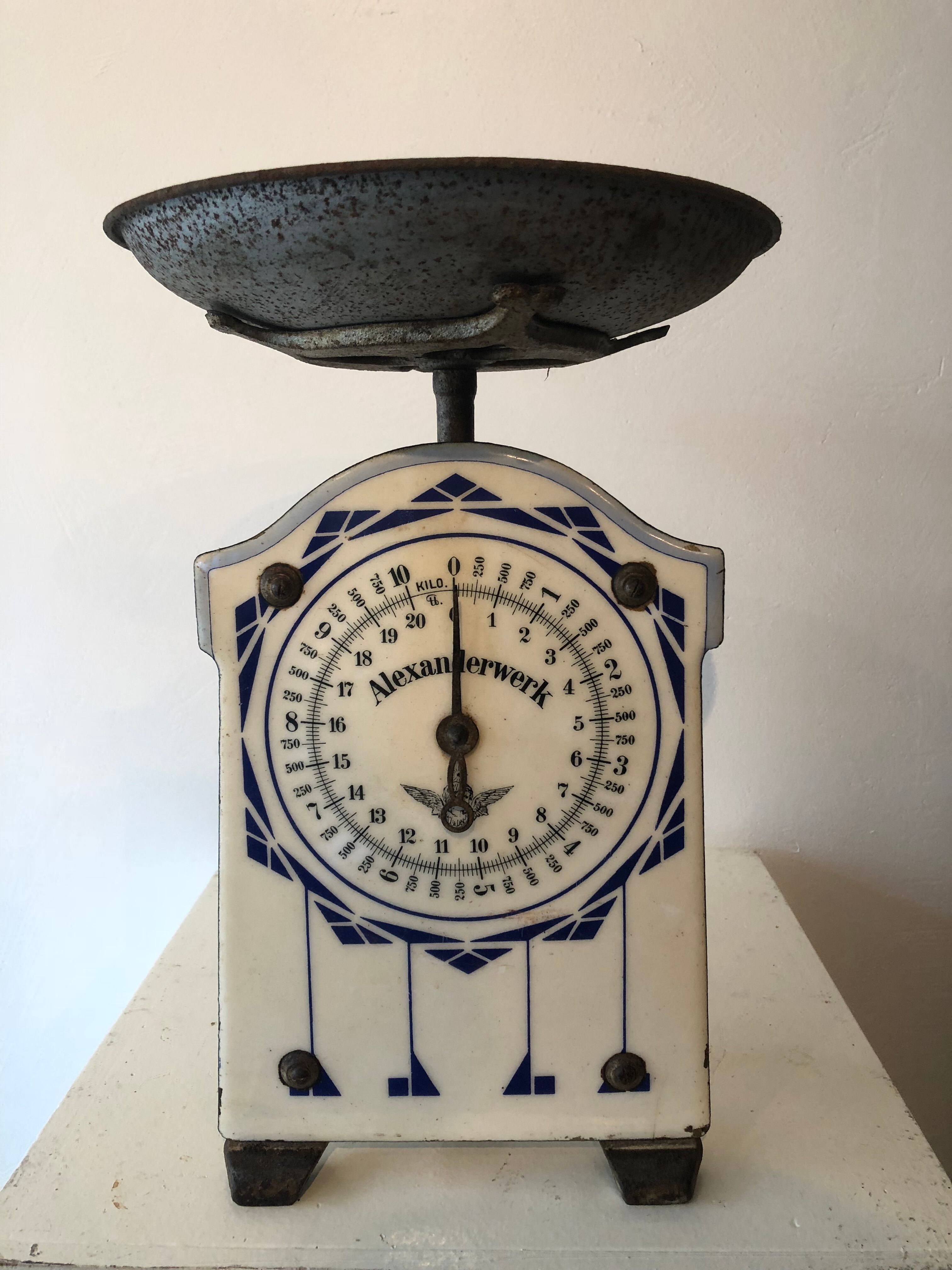 Balance Alexanderwerk enameled cast-iron