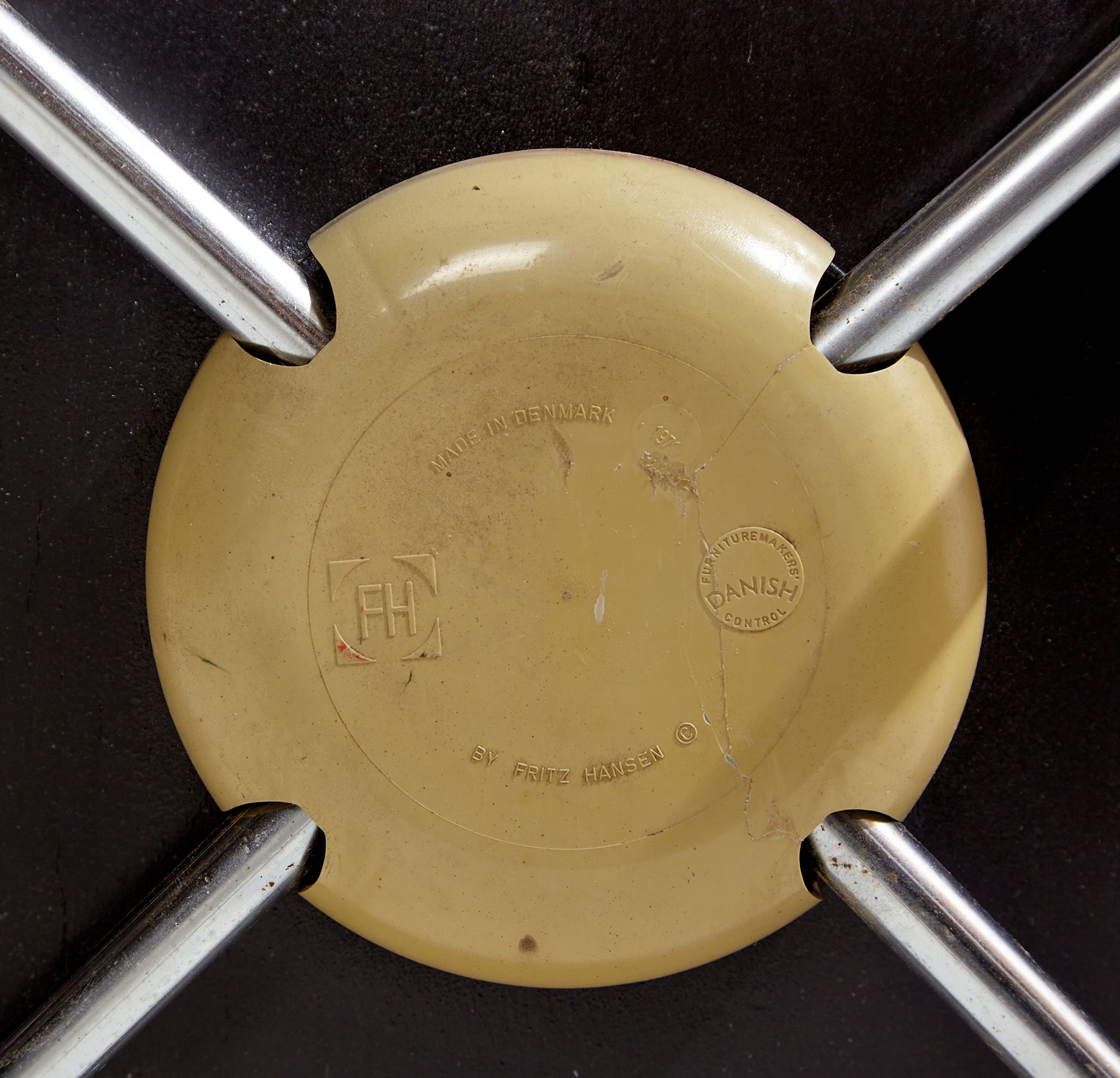 Grand Prix 3130 chair by Arne Jacobsen for Fritz Hansen