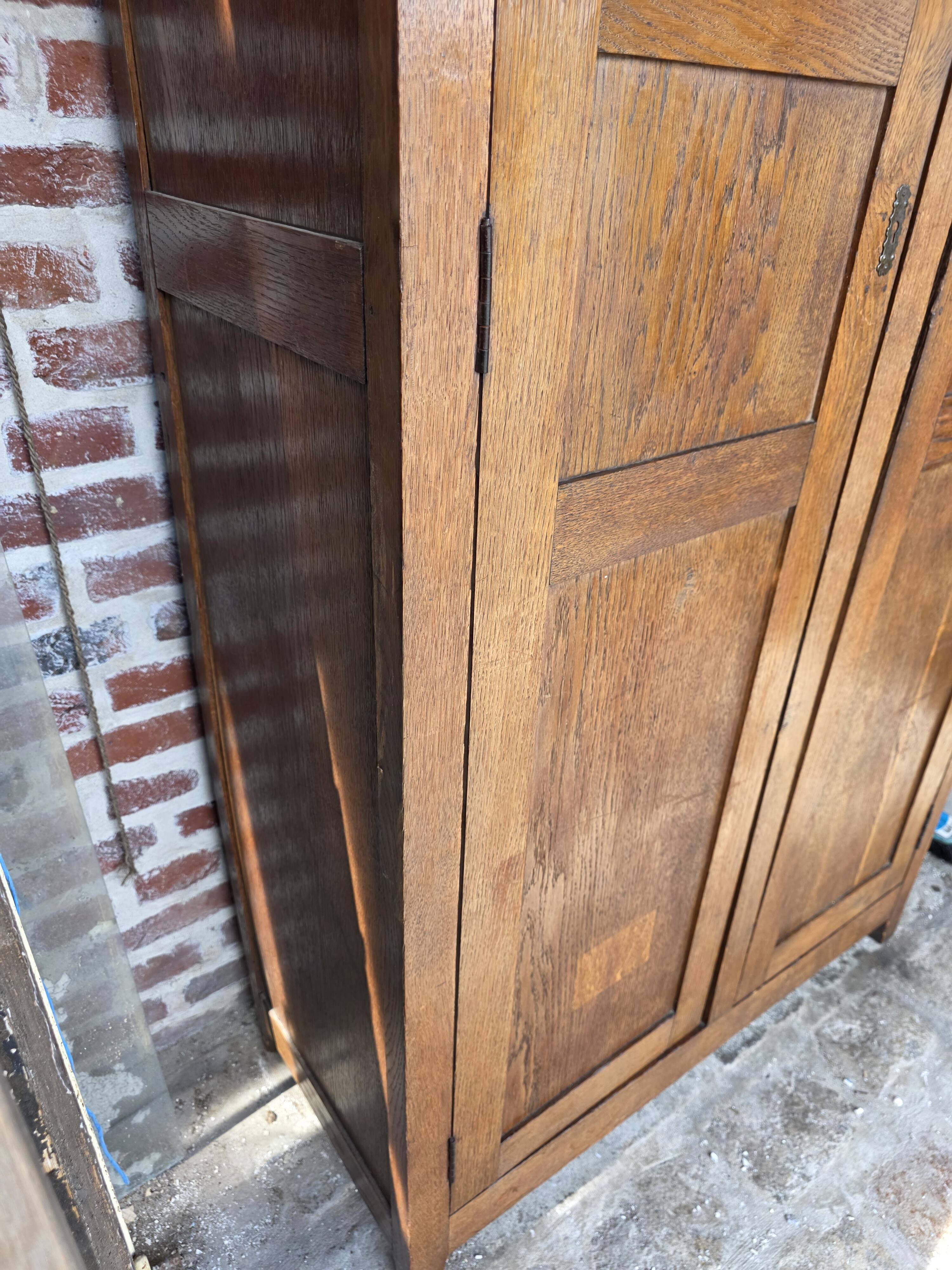 Armoire parisienne ancienne en chêne