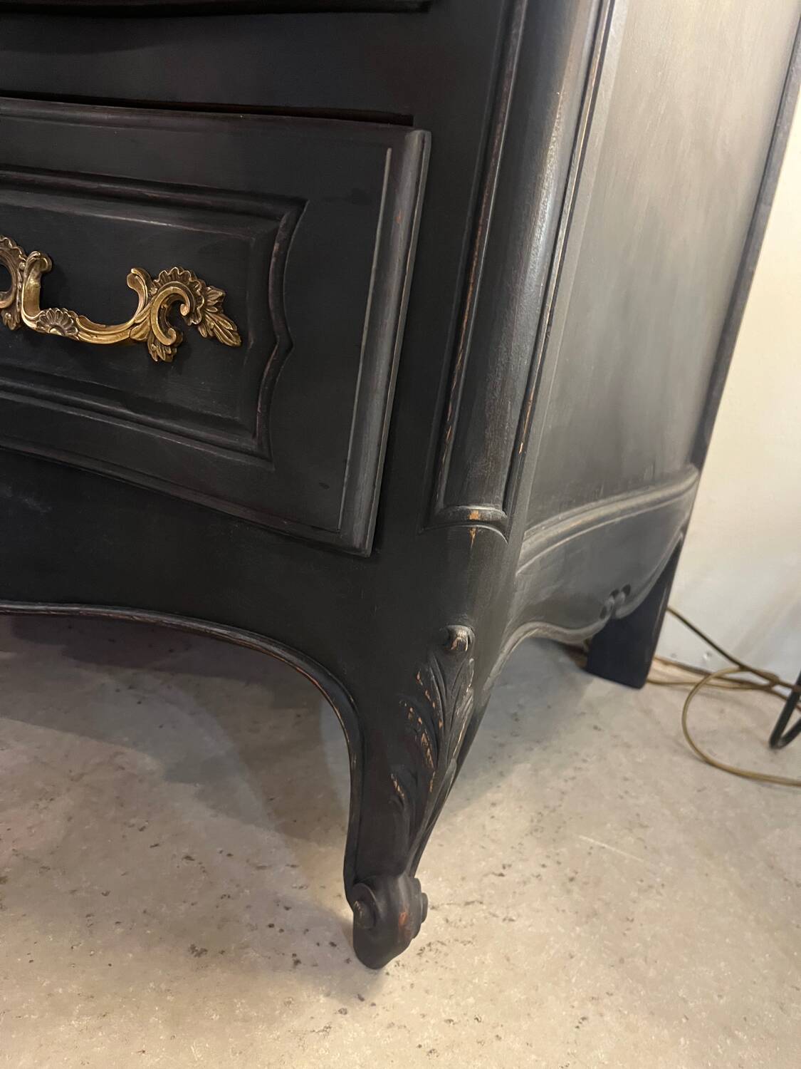 Black and wood chest of drawers