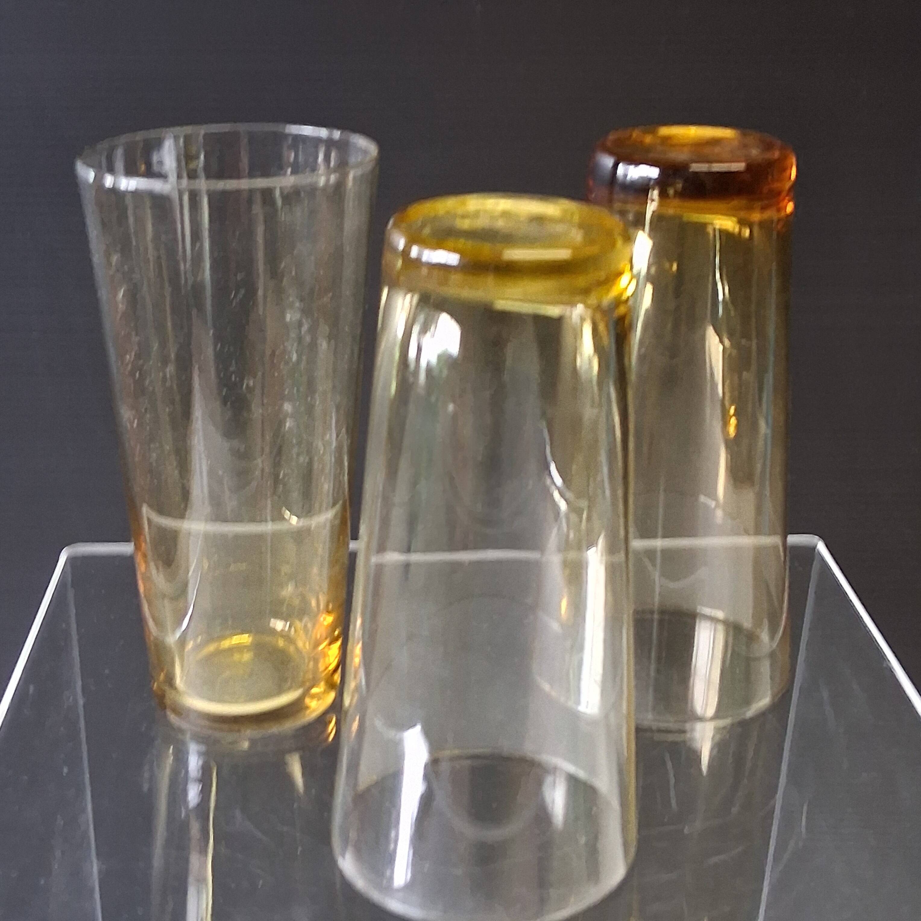 Set of 6 coloured vintage juice glasses in very good condition.