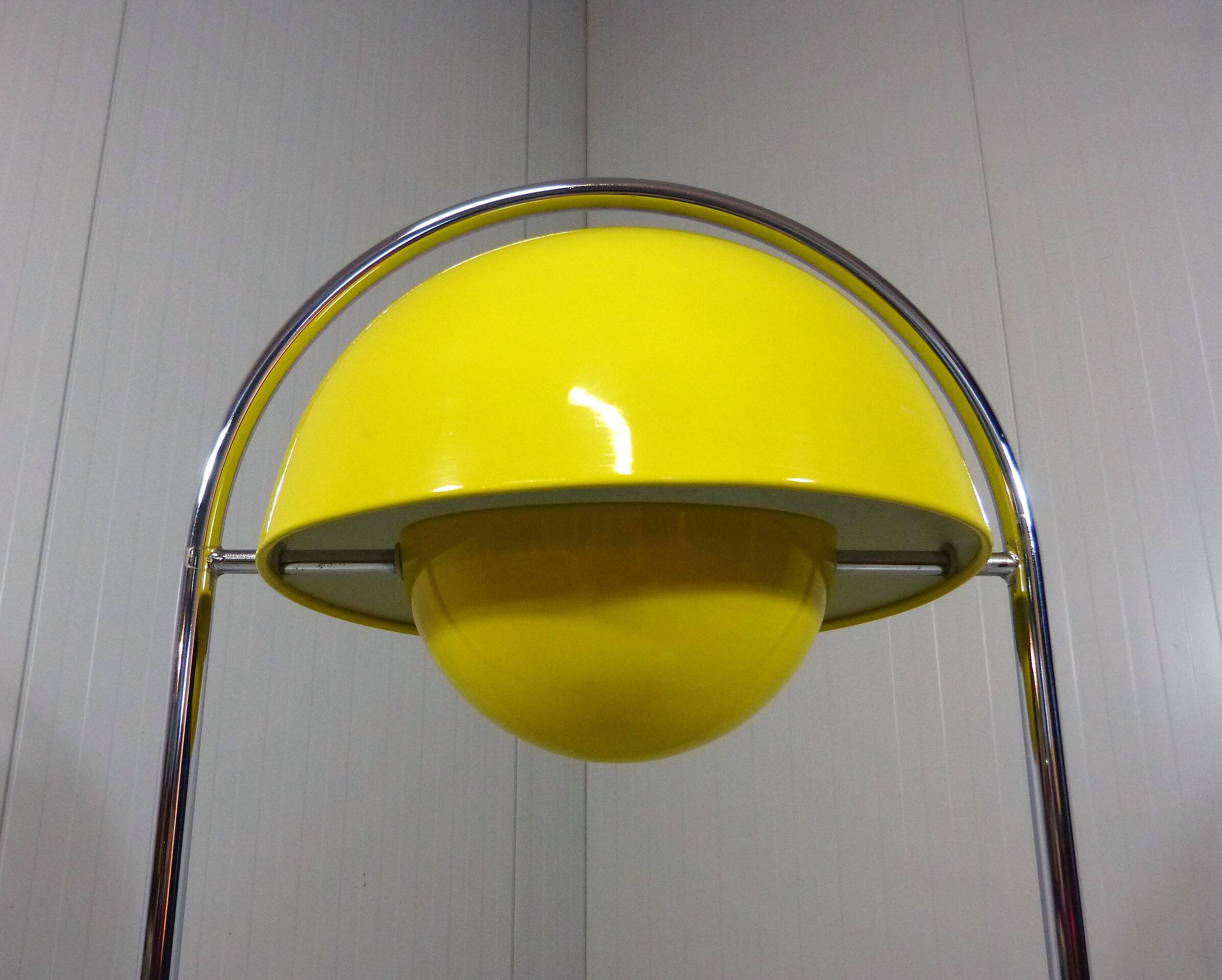 Cosack yellow flowerpot floor lamp 1960-70’s
