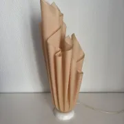 Lampe  vintage 1970 Athéna Georgia Jacob drapée saumonée - 50 cm
