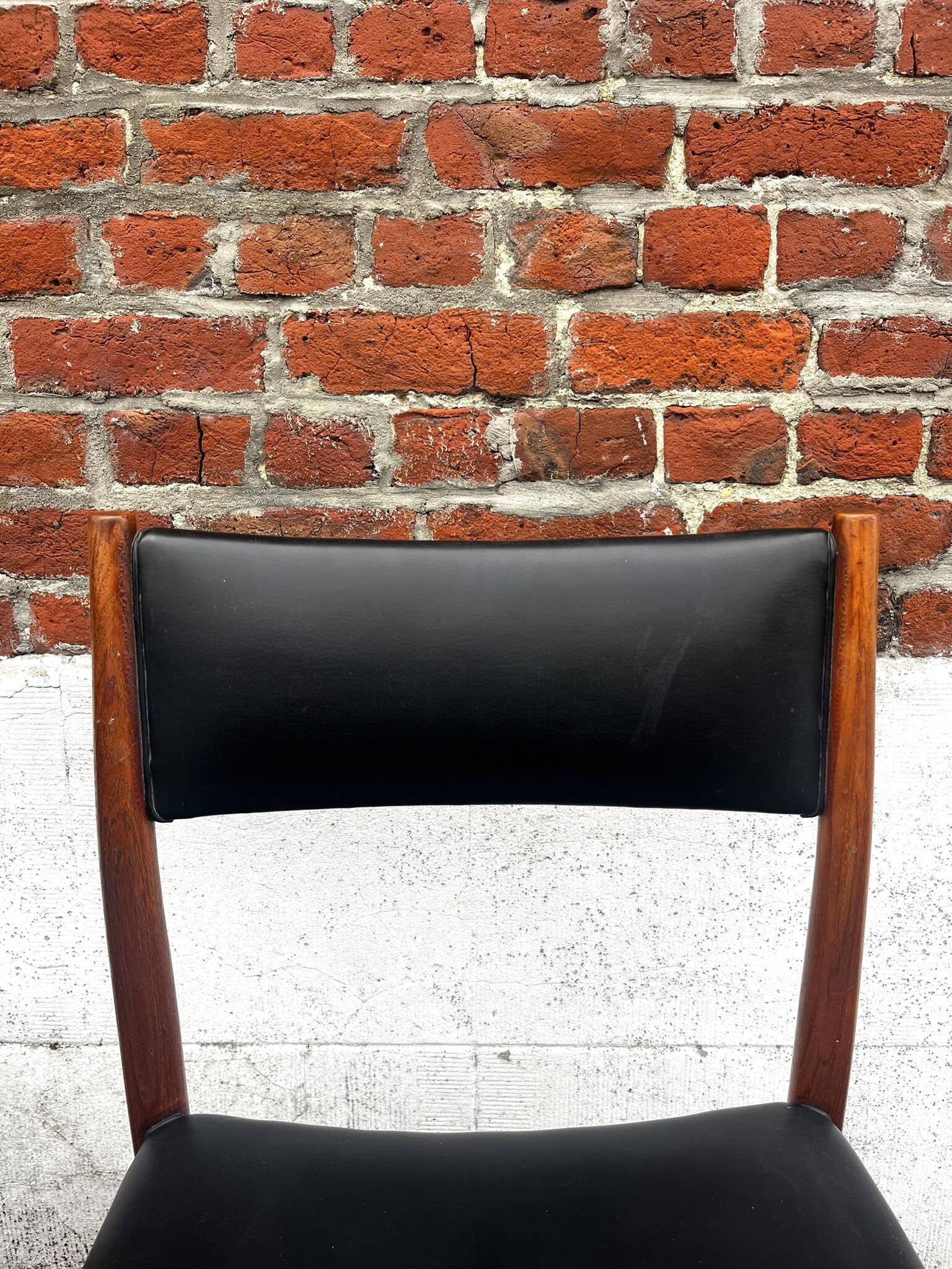 Set of 2 vintage Scandinavian chairs in wood and black faux leather.