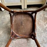Chaise bistrot en bois foncé et noir