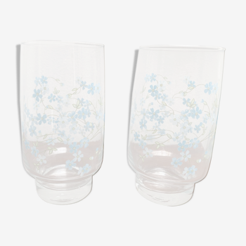 Two glasses with small blue flowers