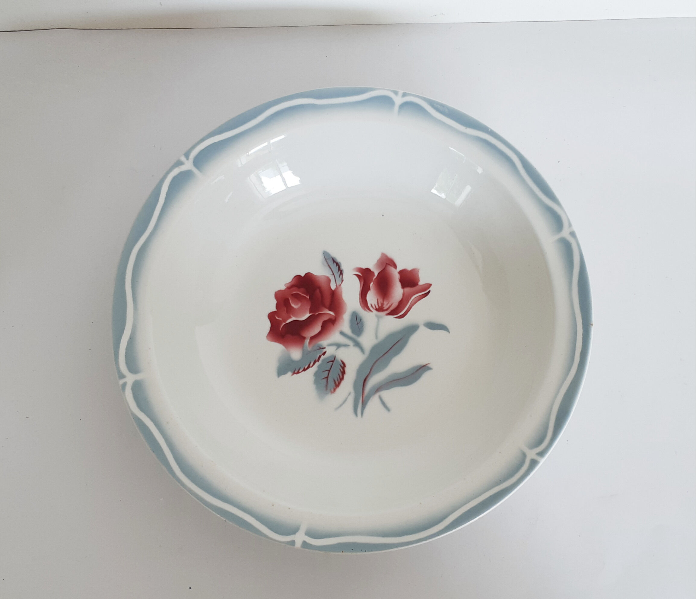 Hollow serving dish in Sarreguemines earthenware, Alesia de Digoin, French vntage, 50s