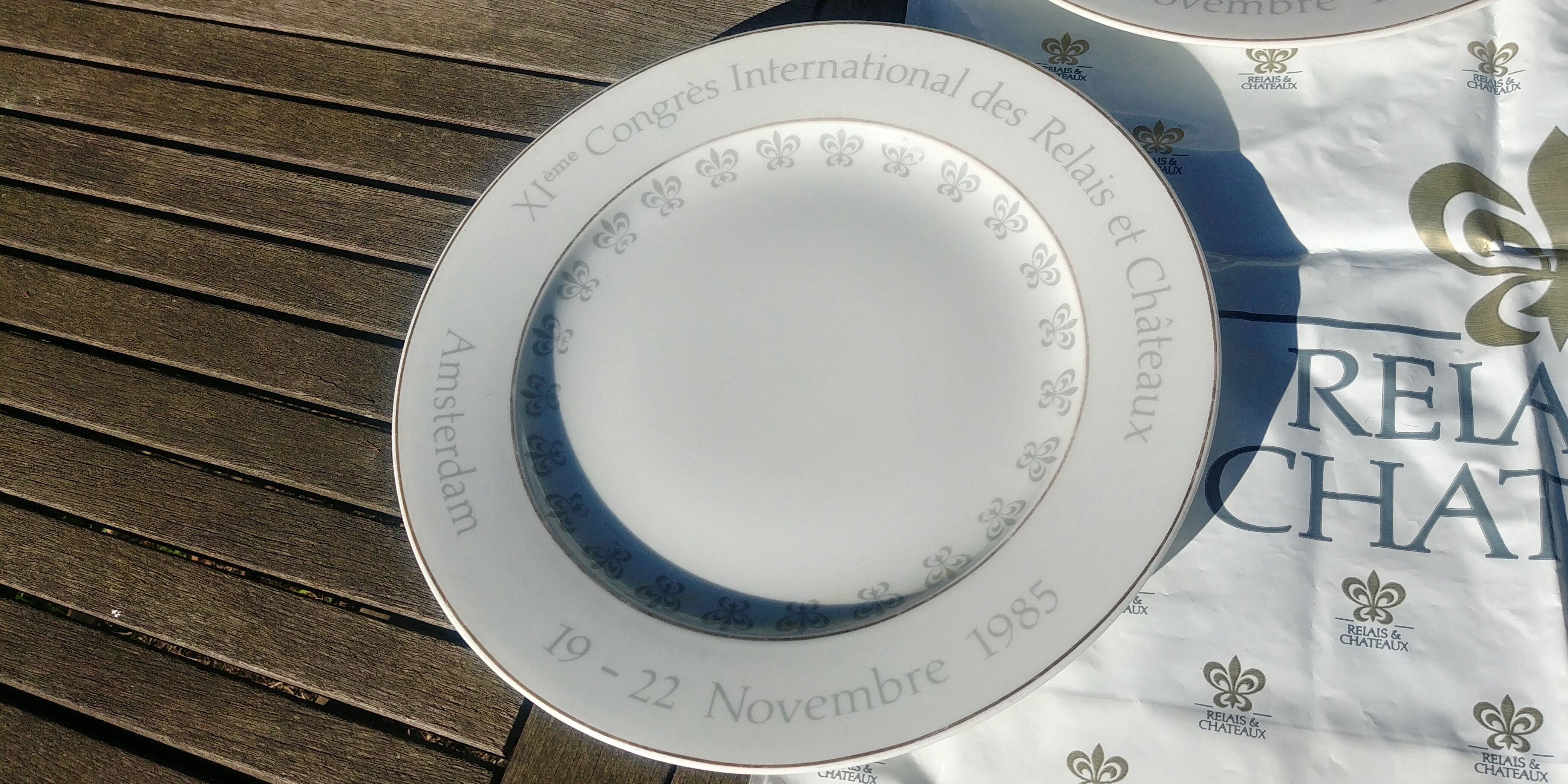 Set of Three Flat Plates of the XIth Congress of the Relais et Chateaux in Amsterdam 1985.