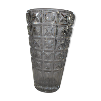 Glass vase with geometric patterns