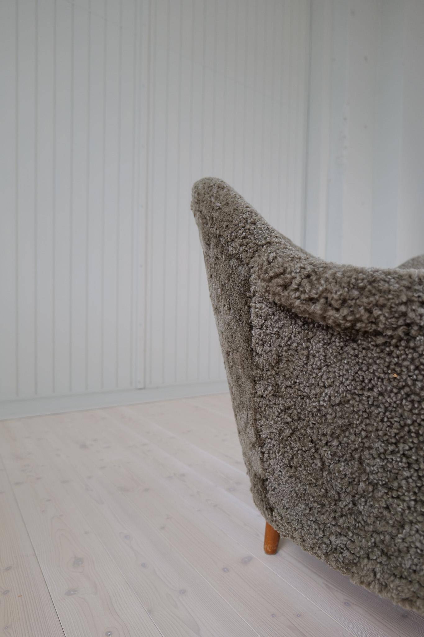 Mid-century modern canapé in sheepskin / shearling model 'Samspel' by Carl Malmsten, 1956