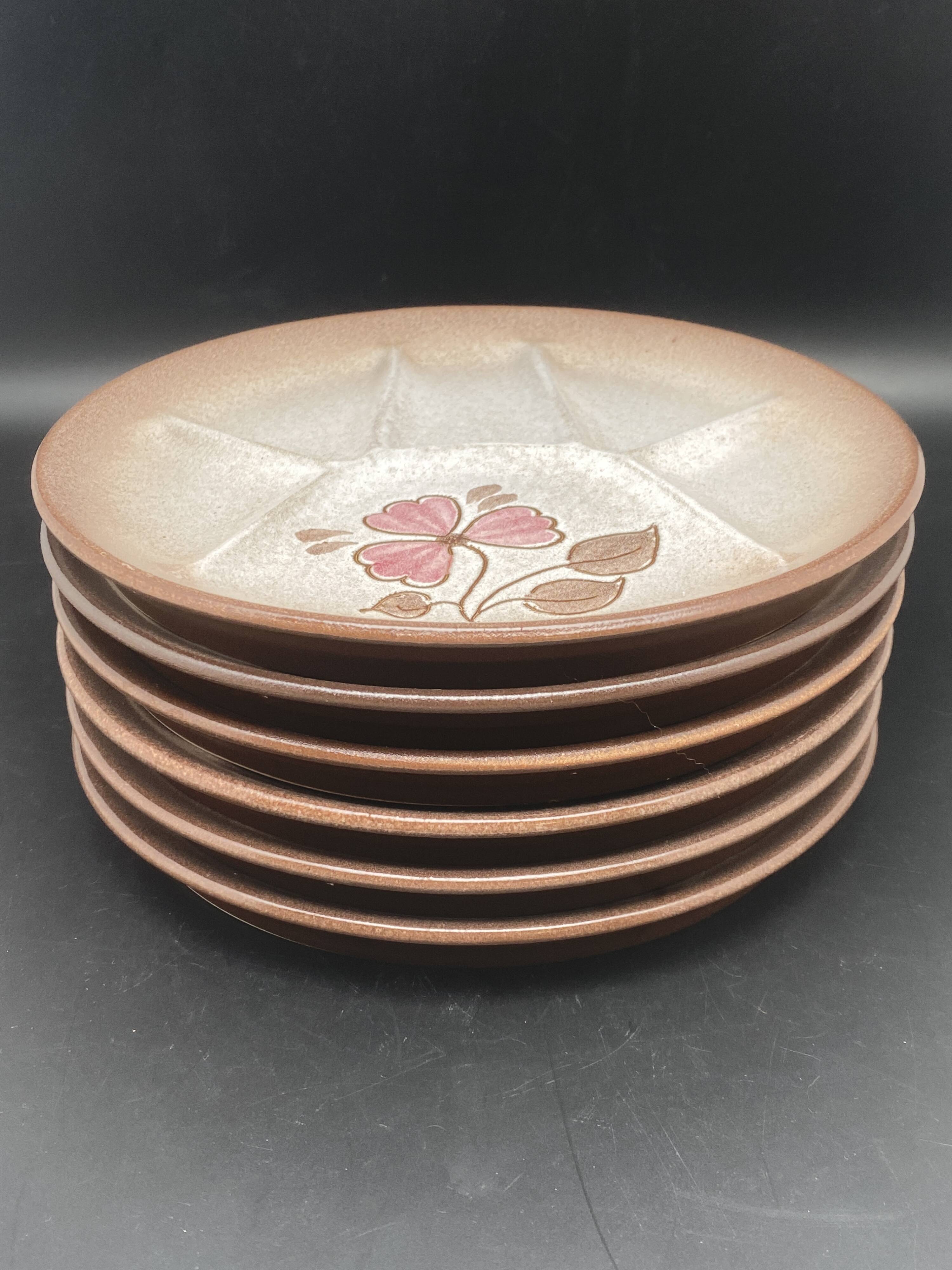 Compartmented plates in colored stoneware with Flower pattern