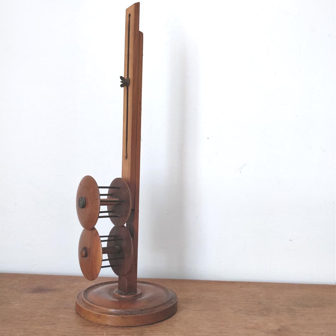 Former wooden wool mercerie reel