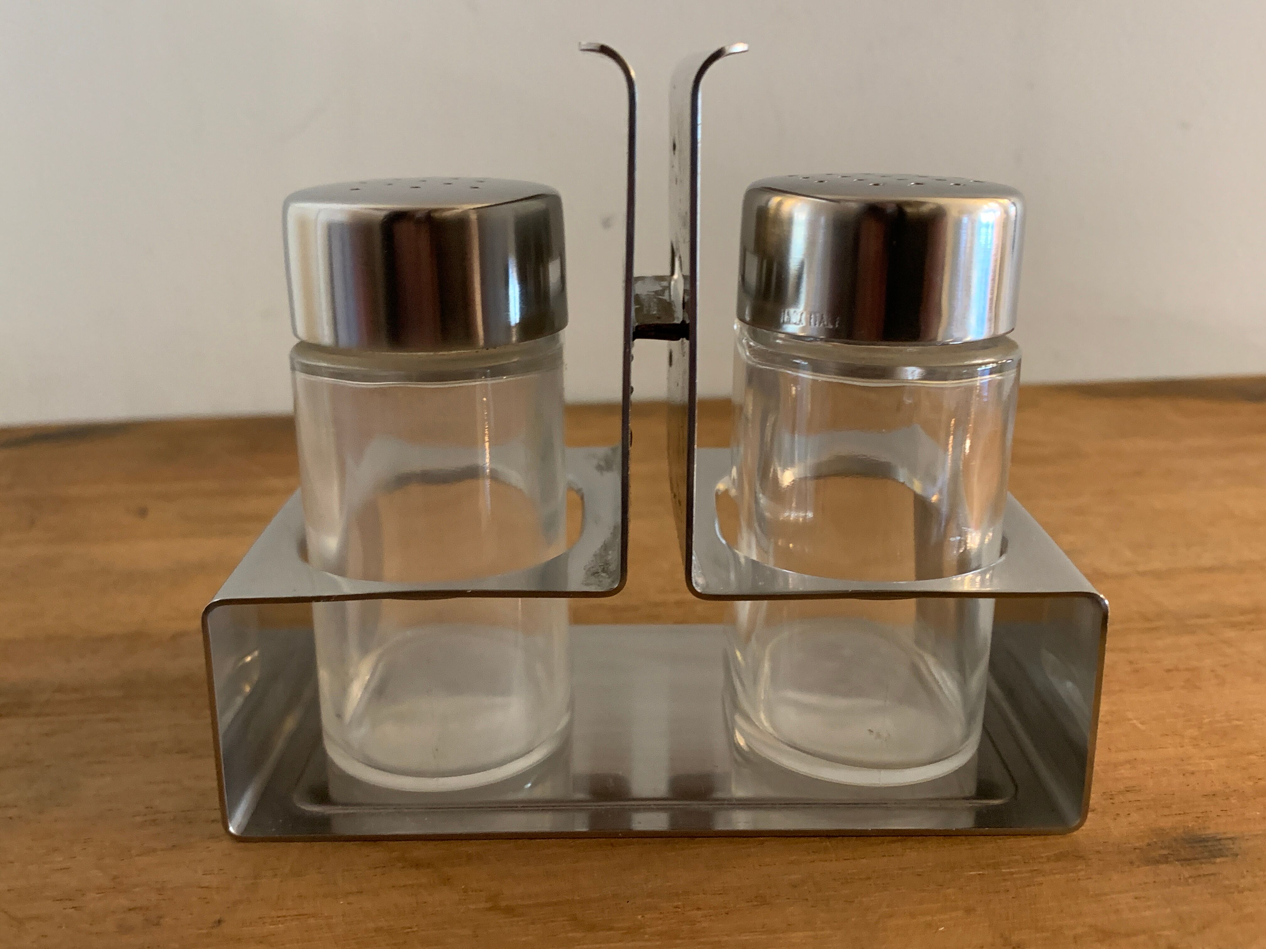 Italian salt and pepper shaker in stainless steel and Alessi glass, 1980