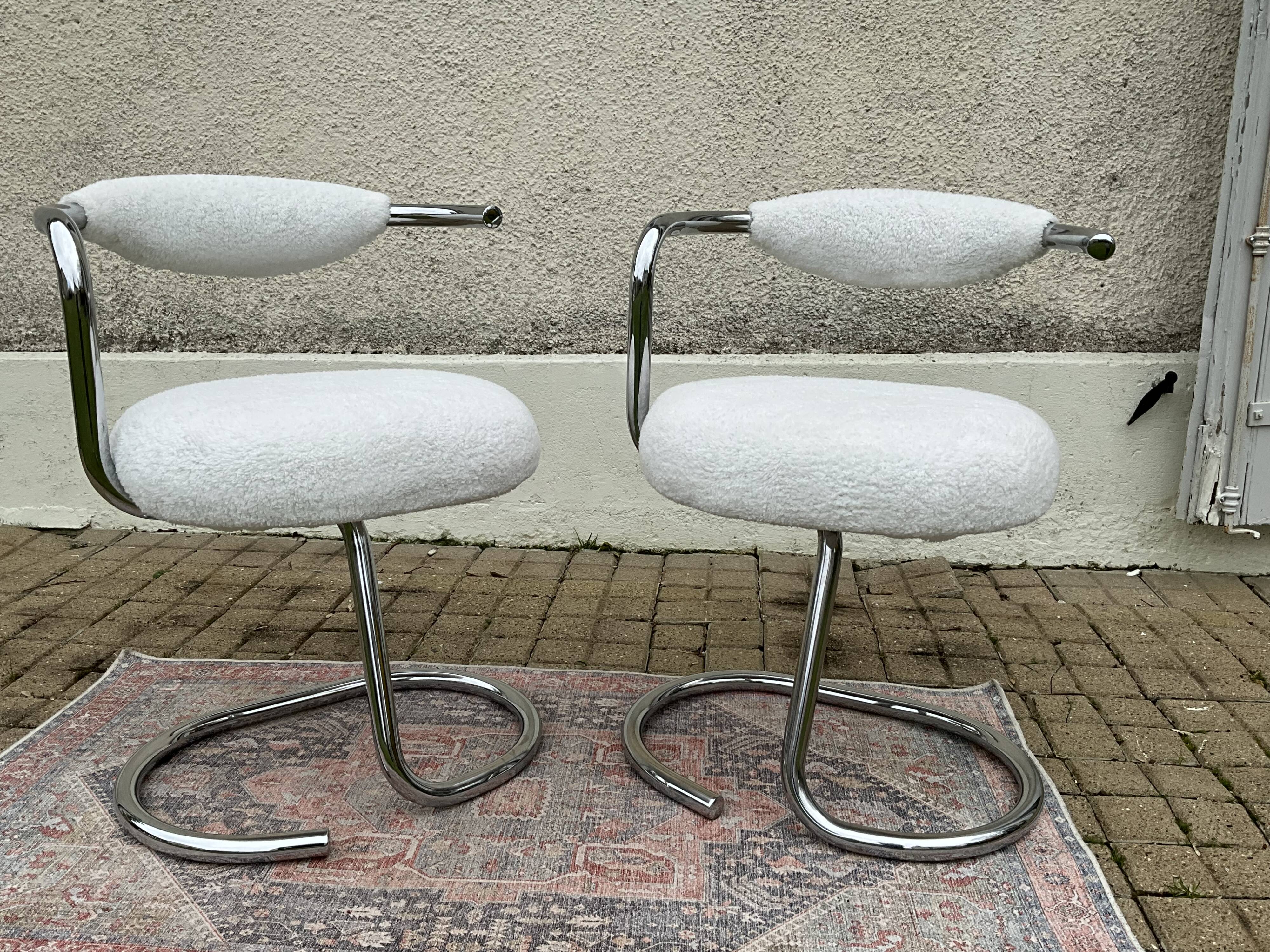 Pair of cobra chair by Giotto  Stoppino