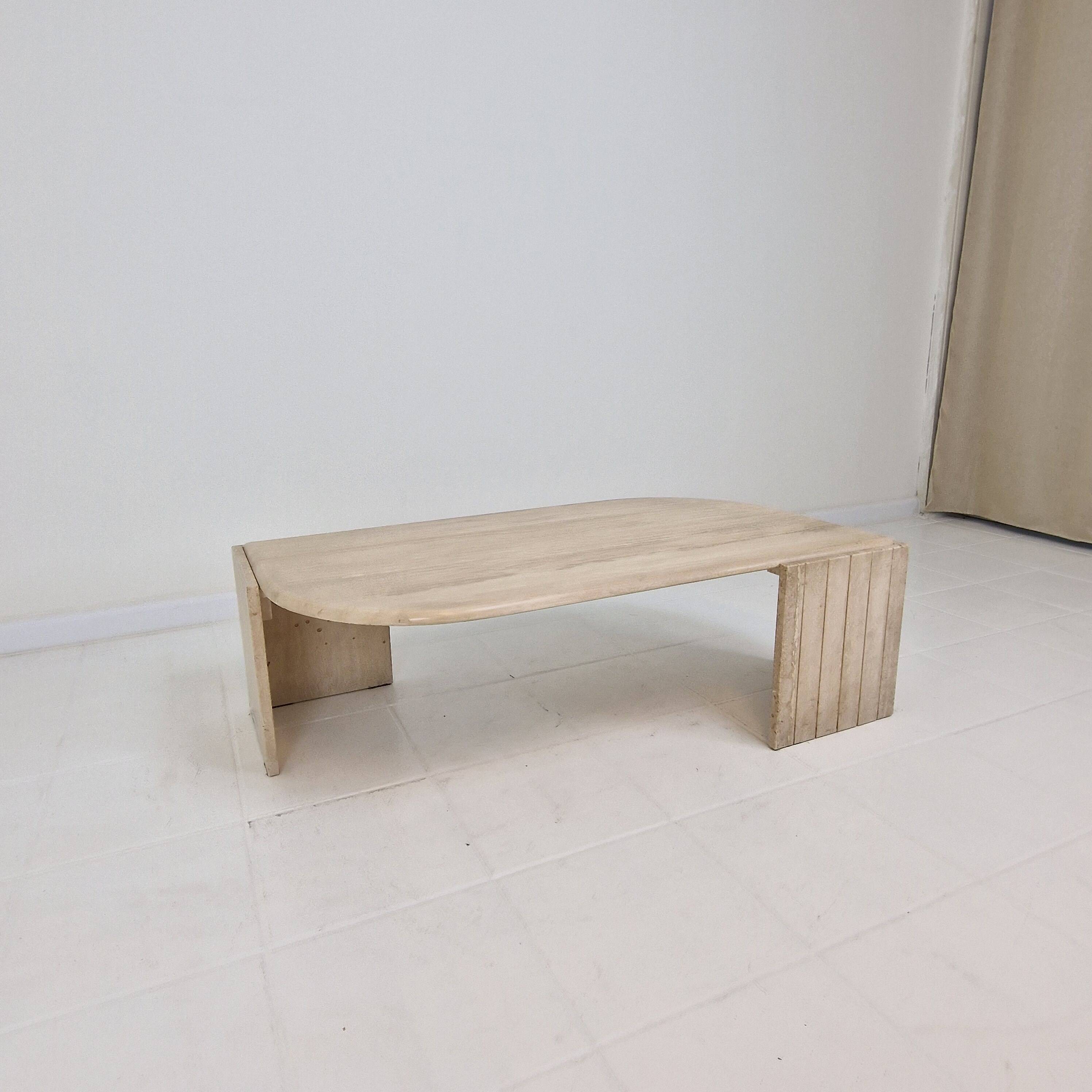 Table basse italienne en travertin, années 1980