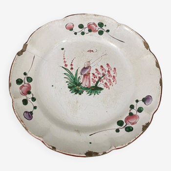 19th century Eastern earthenware plate decorated with Chinese and flowers