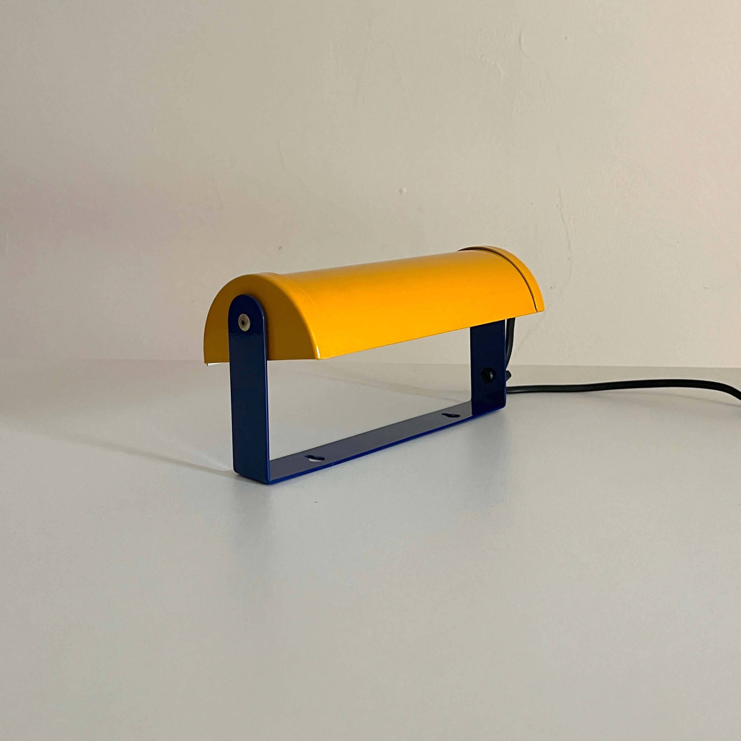 Adjustable wall lamp in yellow and blue.
