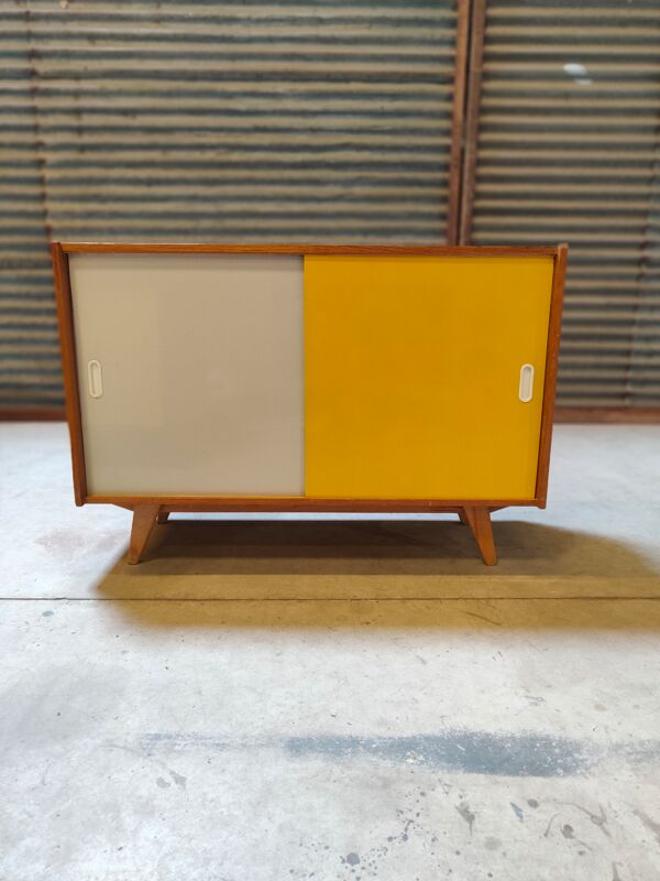 Buffet U 452 jaune par Jiri Jiroutek pour Interier Praha 1960