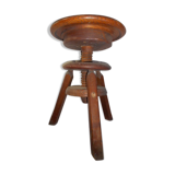 Shop stool with screw