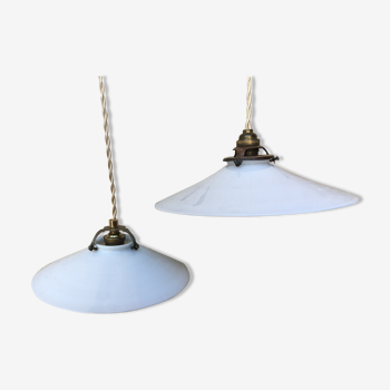 Paire de suspensions en opaline