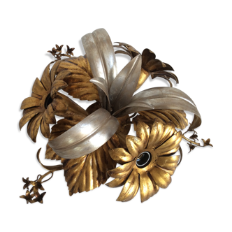 Gold metal wall lamp