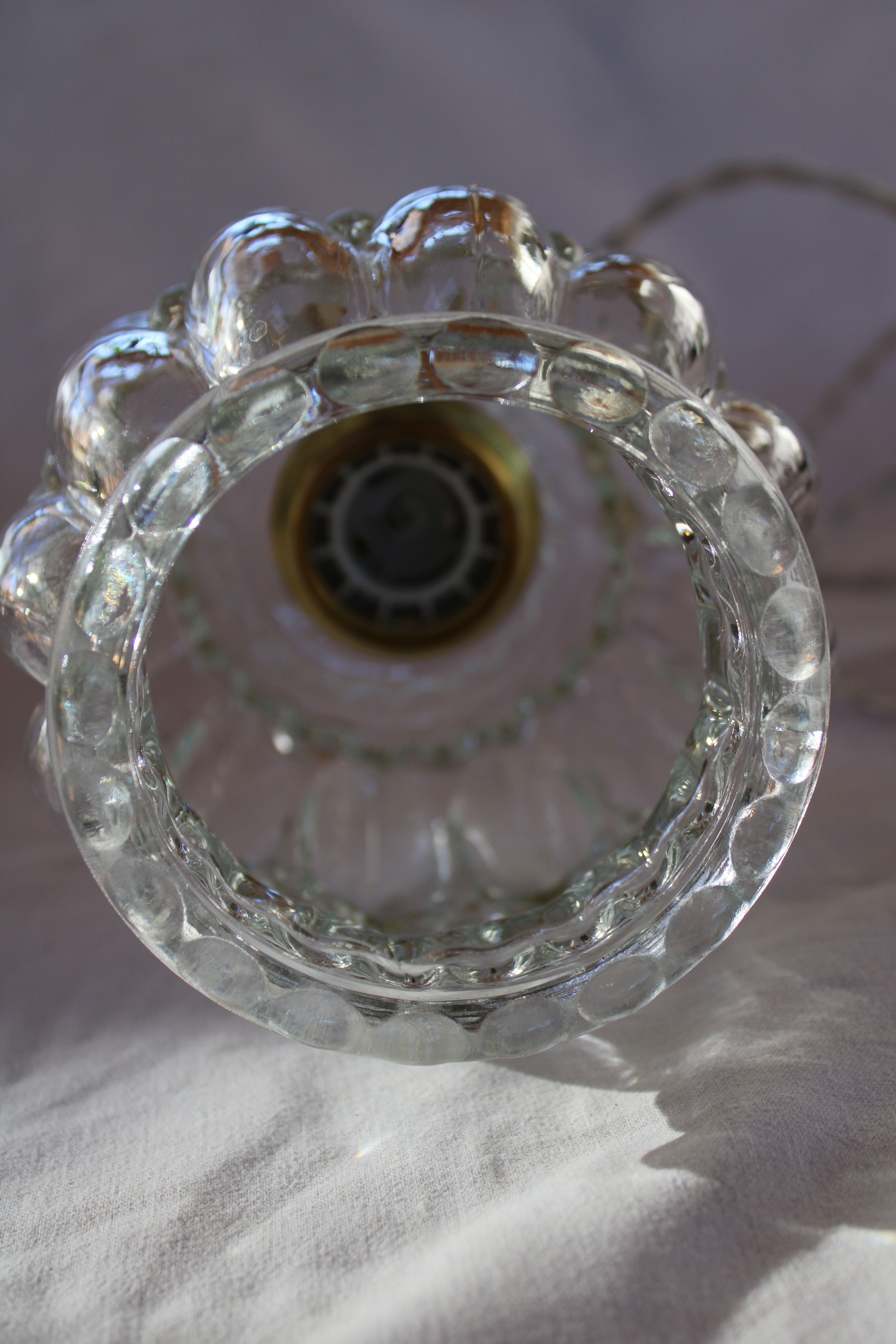 Moulded glass globe walk-in lamp