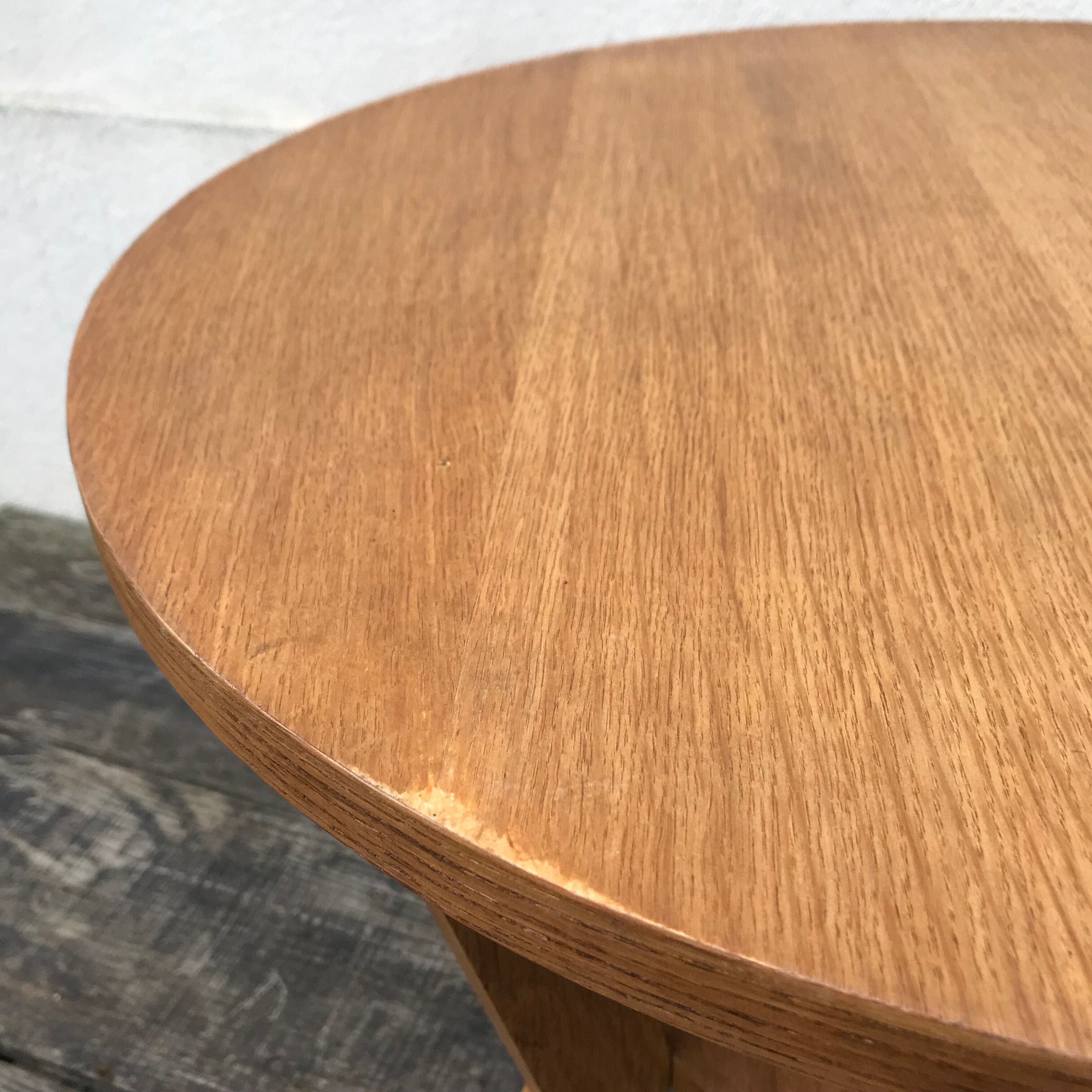 Vintage pedestal table 1940-50 in light oak