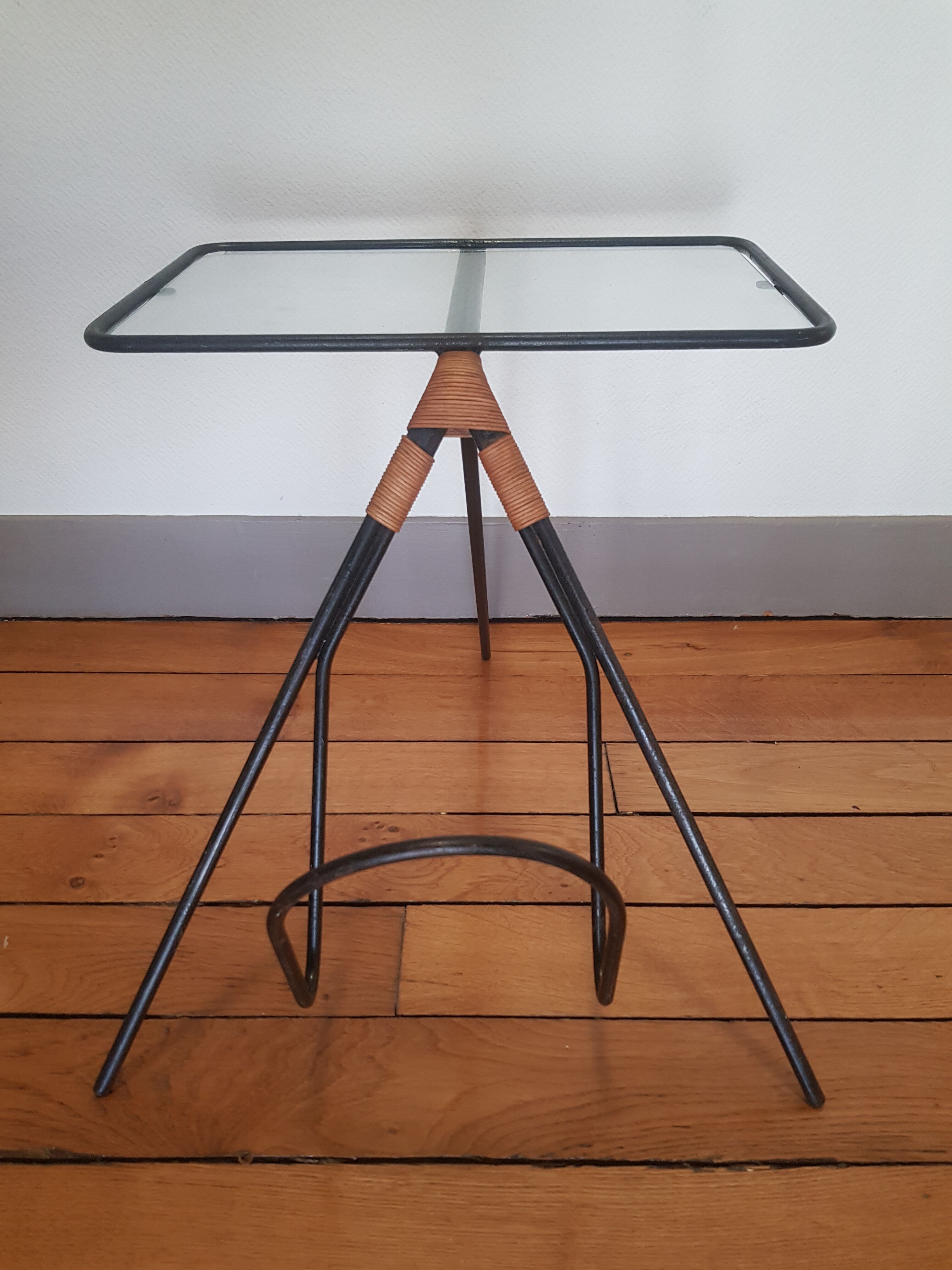Coffee table/review holder