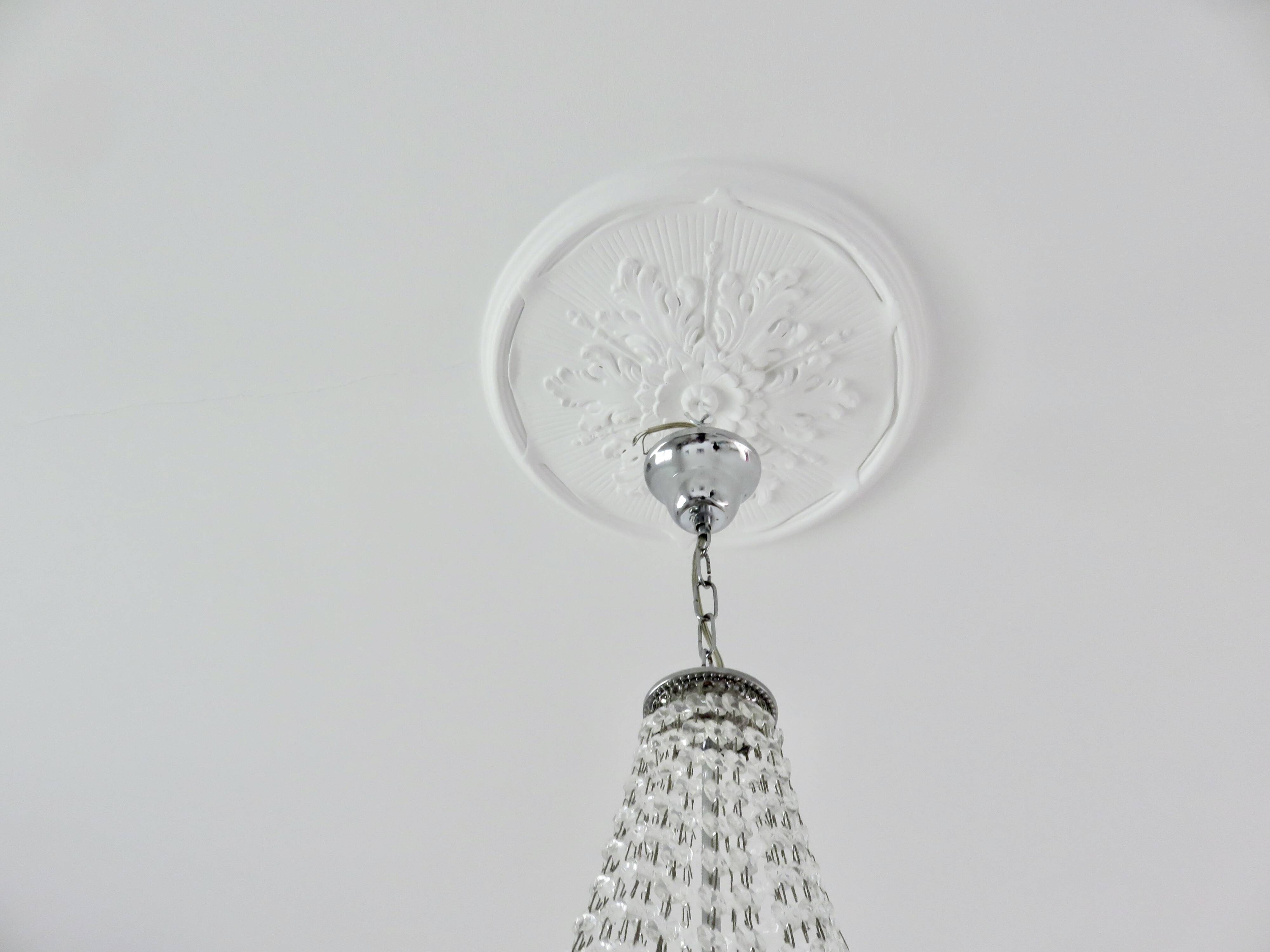 Balloon chandelier with pendants