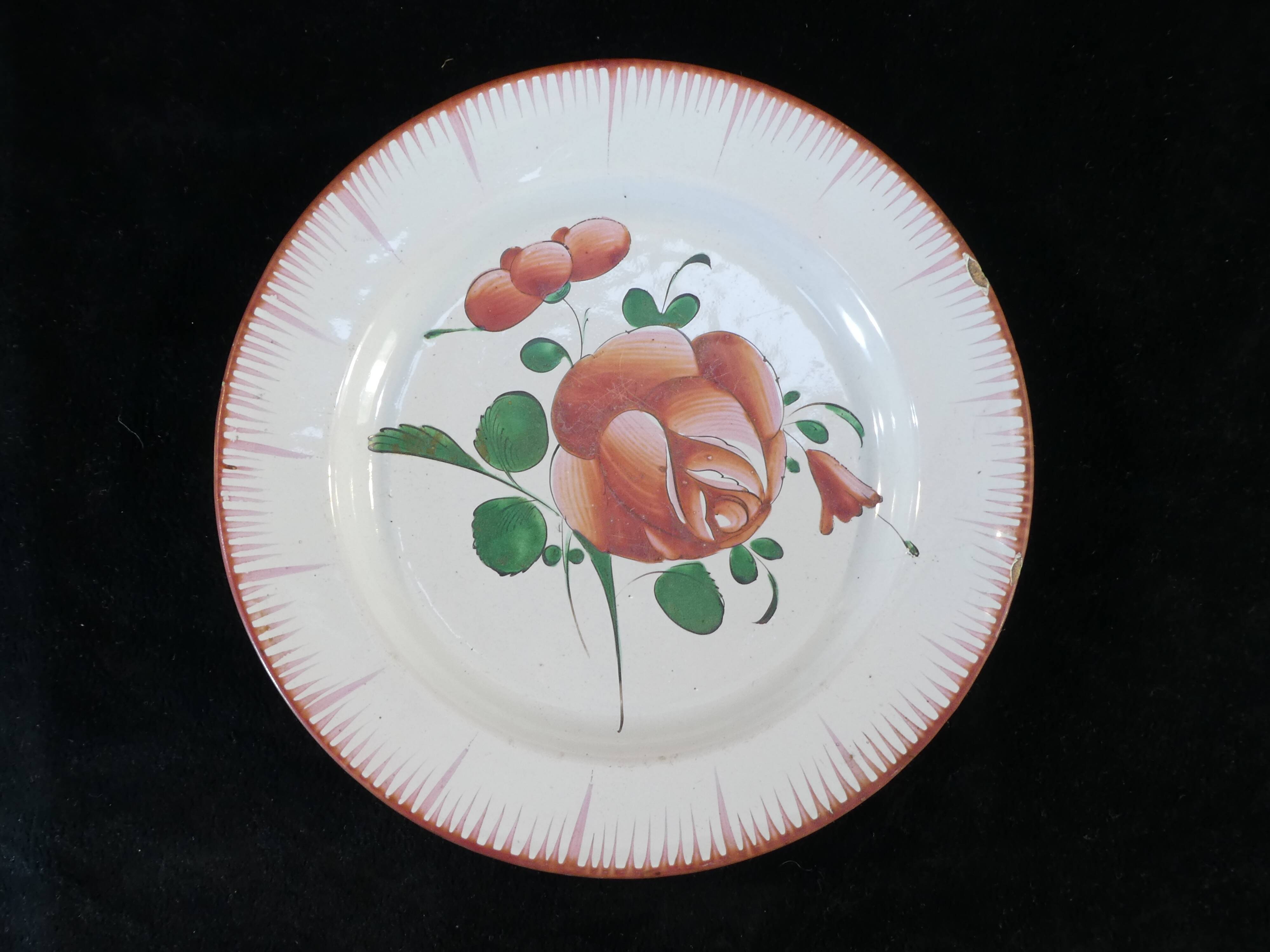 Plate in faience de l'est pink red 19th Luneville islettes st clement nº3