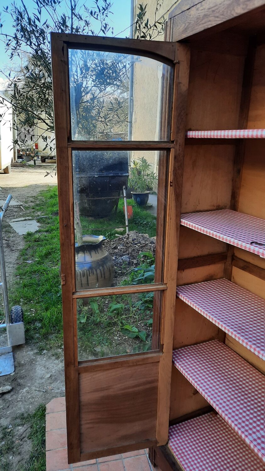 Art Deco style showcase