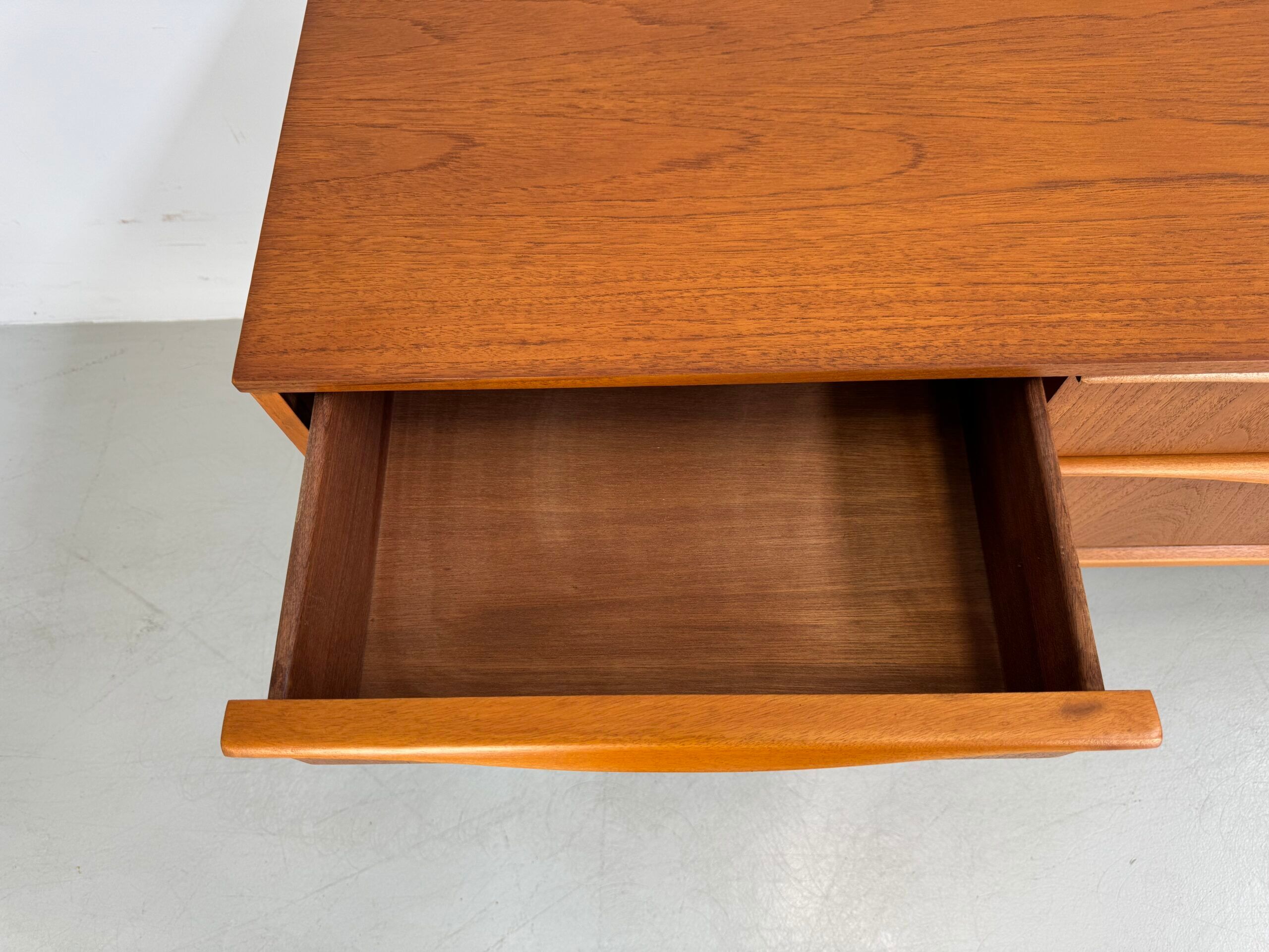 Vintage Austinsuite sideboard.