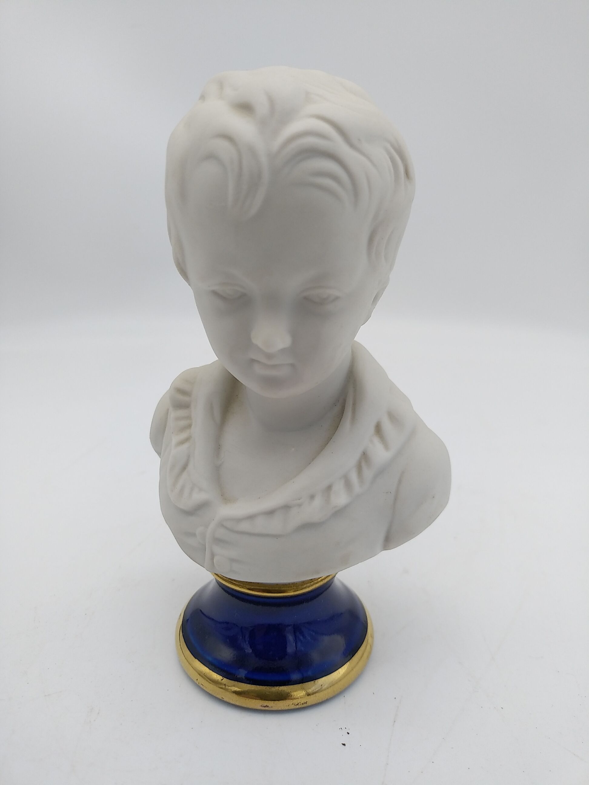 Child bust in biscuit. Capodimonte .