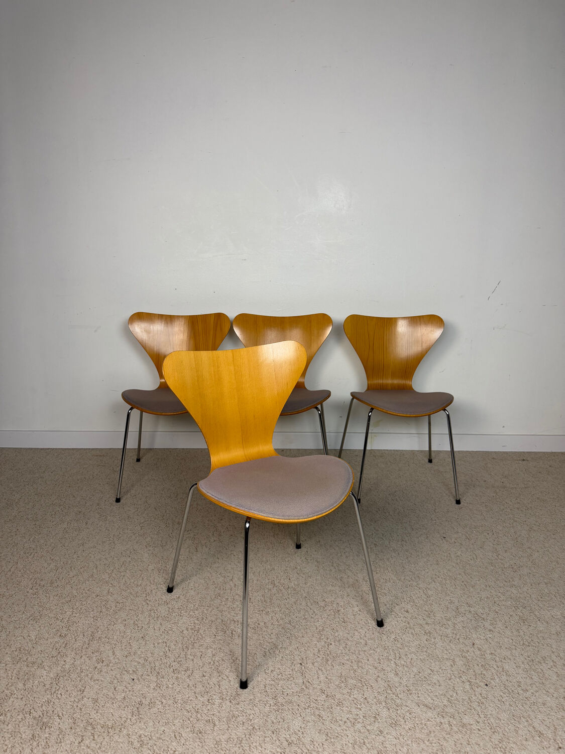 6 chairs Series 7 – Arne Jacobsen for Fritz Hansen