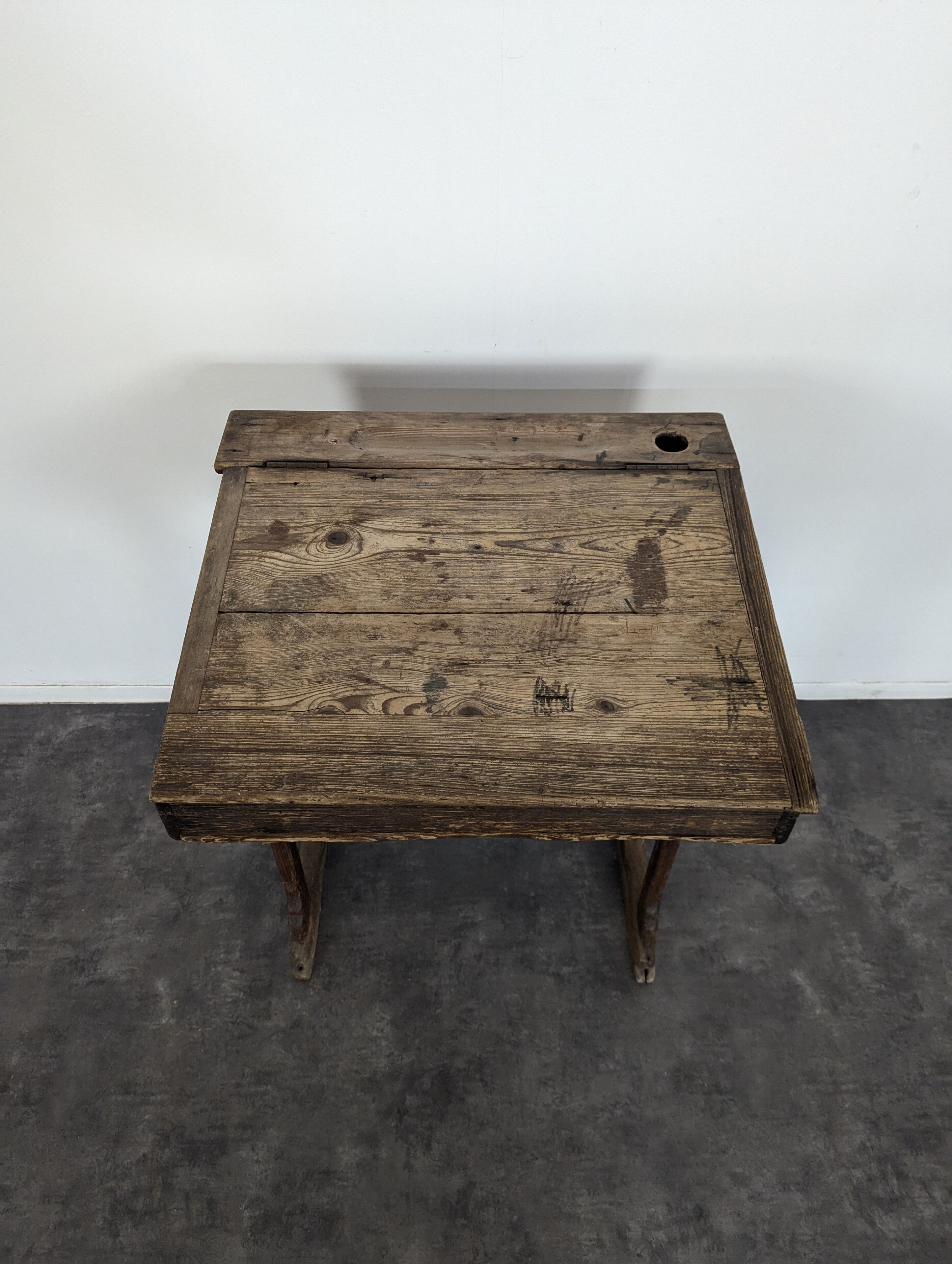 Bureau d'écolier en sapin