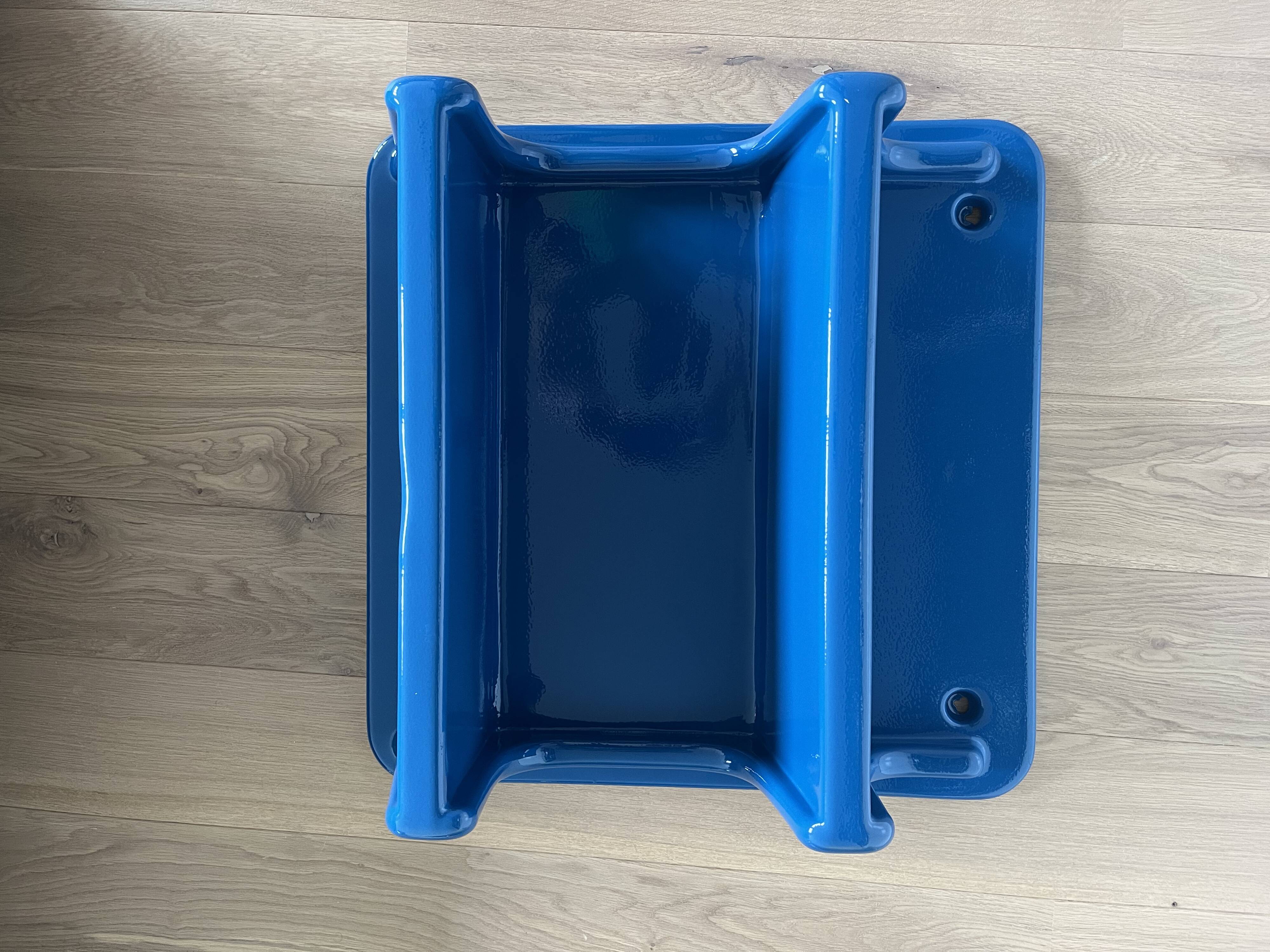Plastic wall shelf by Jean-Paul Emonds alt