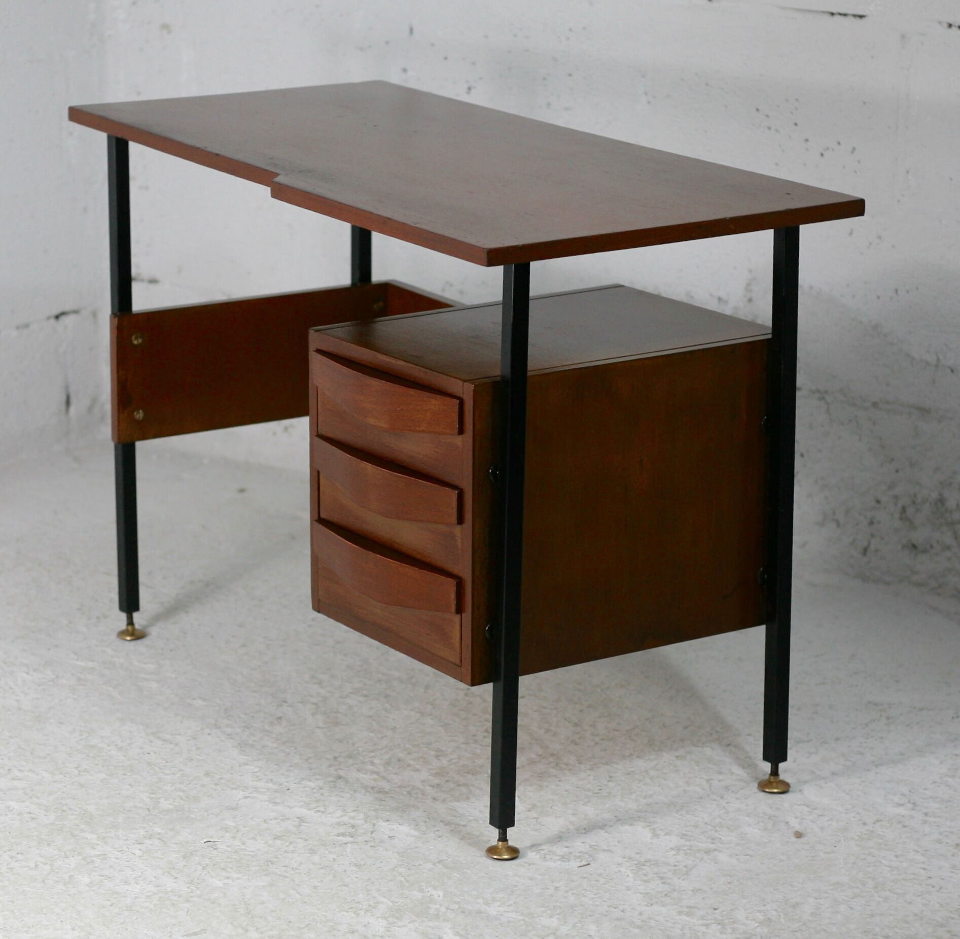 Bureau en bois léger, France, circa 1950