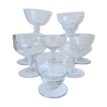 Lot de 8 coupes à champagne en cristal gravé années 50