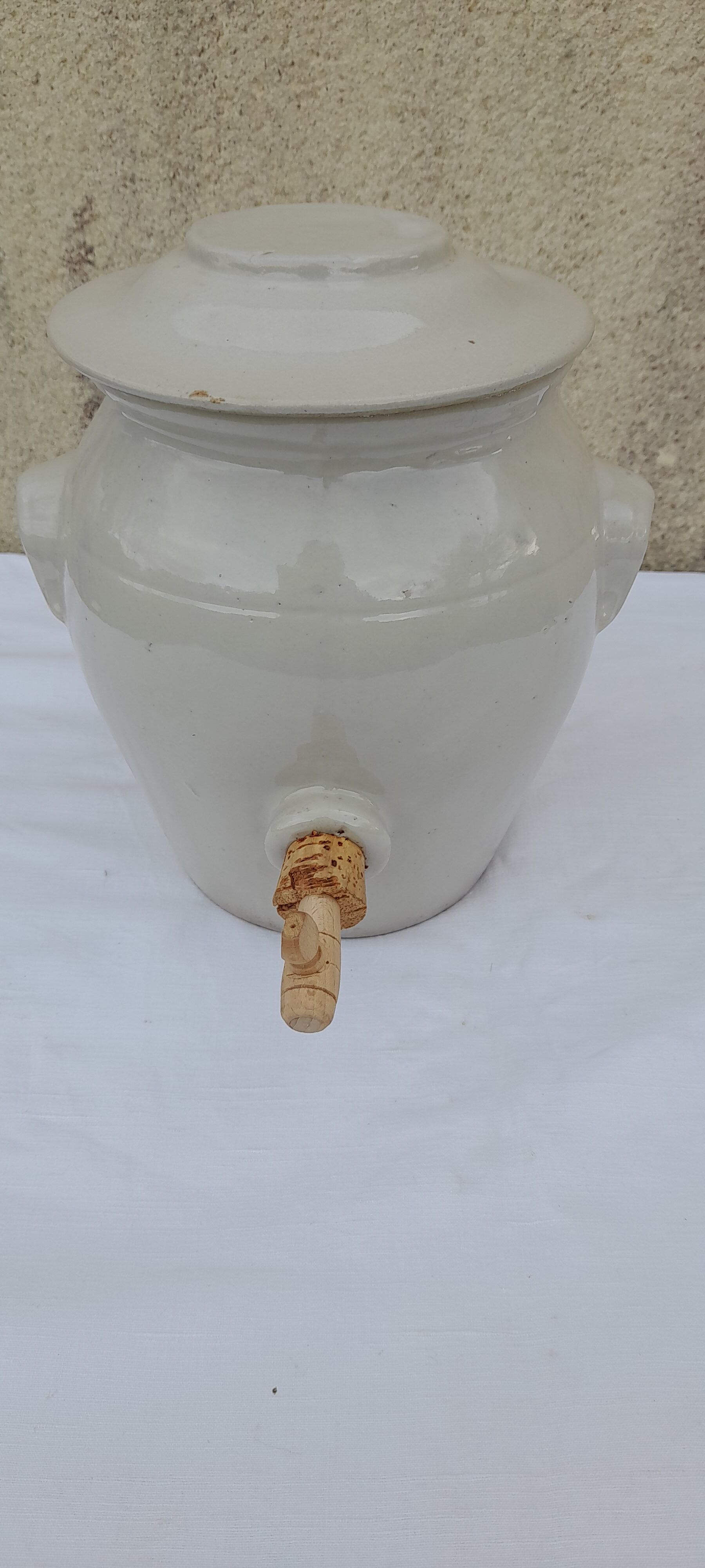 Vinaigrier en grès émaillé blanc