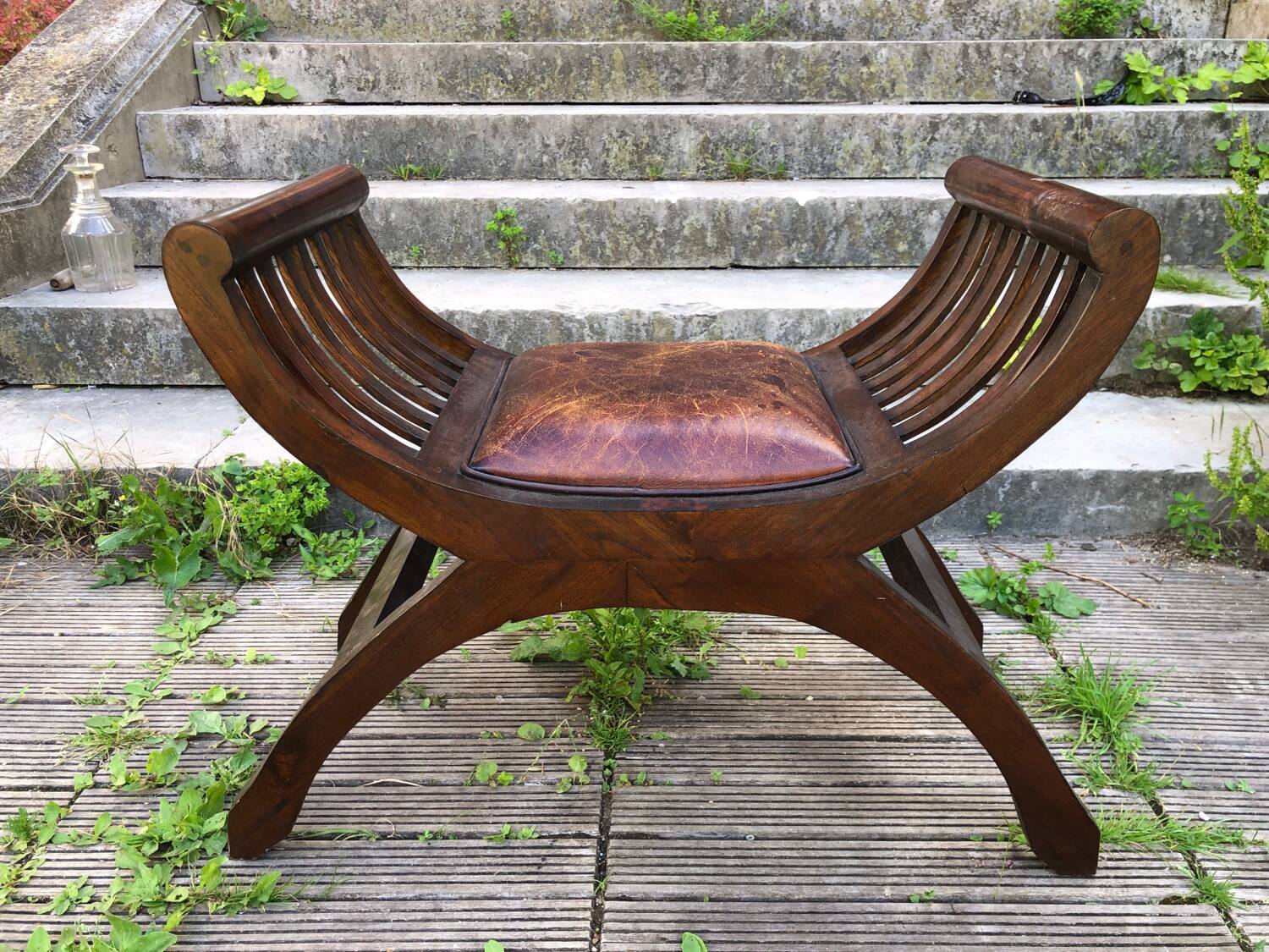 Leather curule chair