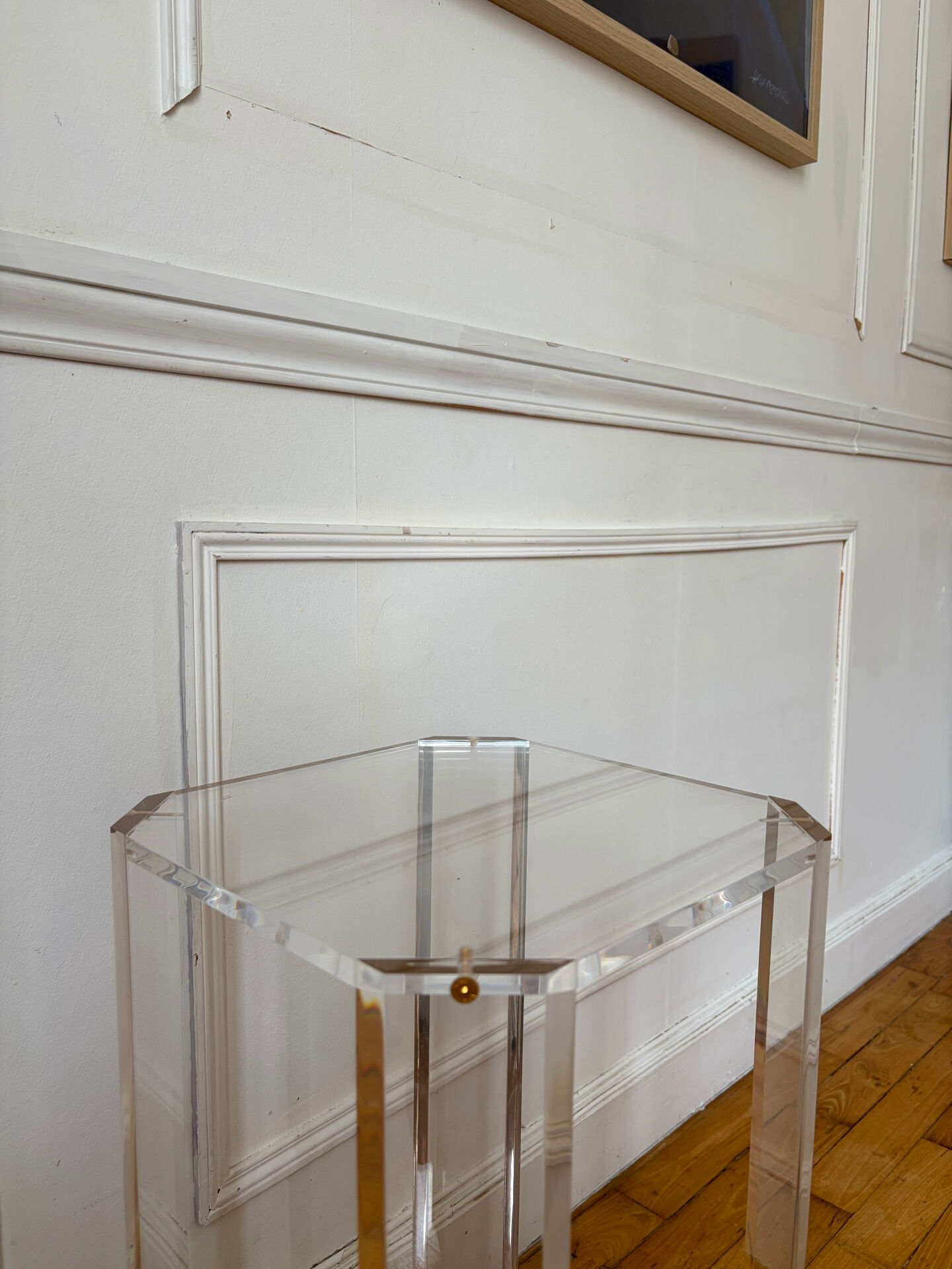 Plexiglass pedestal David Lange