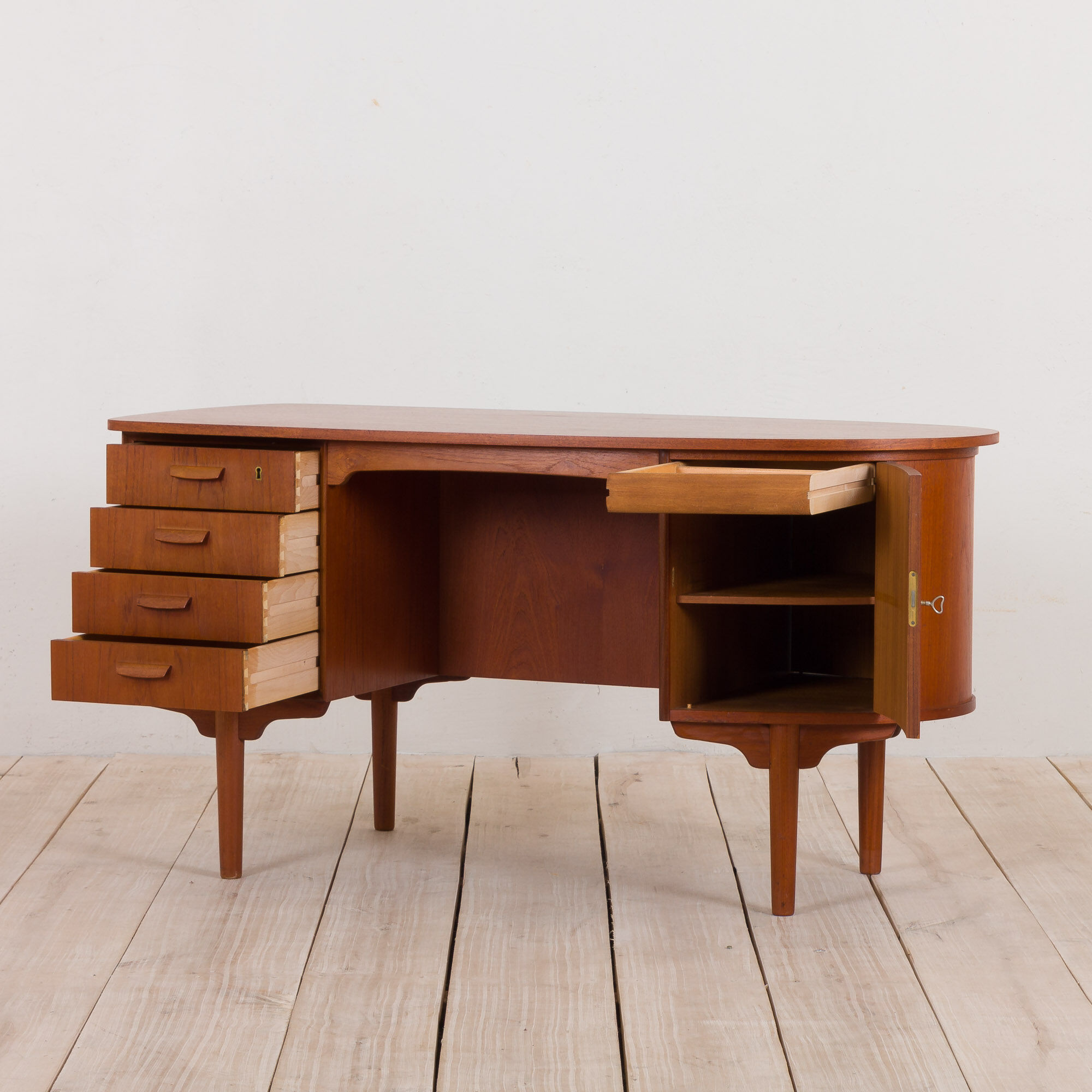 Mid Century free standing bullet shape executive teak desk by H.P. Hansen, Denmark, 1960s