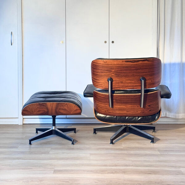 Fauteuil Lounge Chair noir de Charles & Ray Eames édité par Herman Mil
