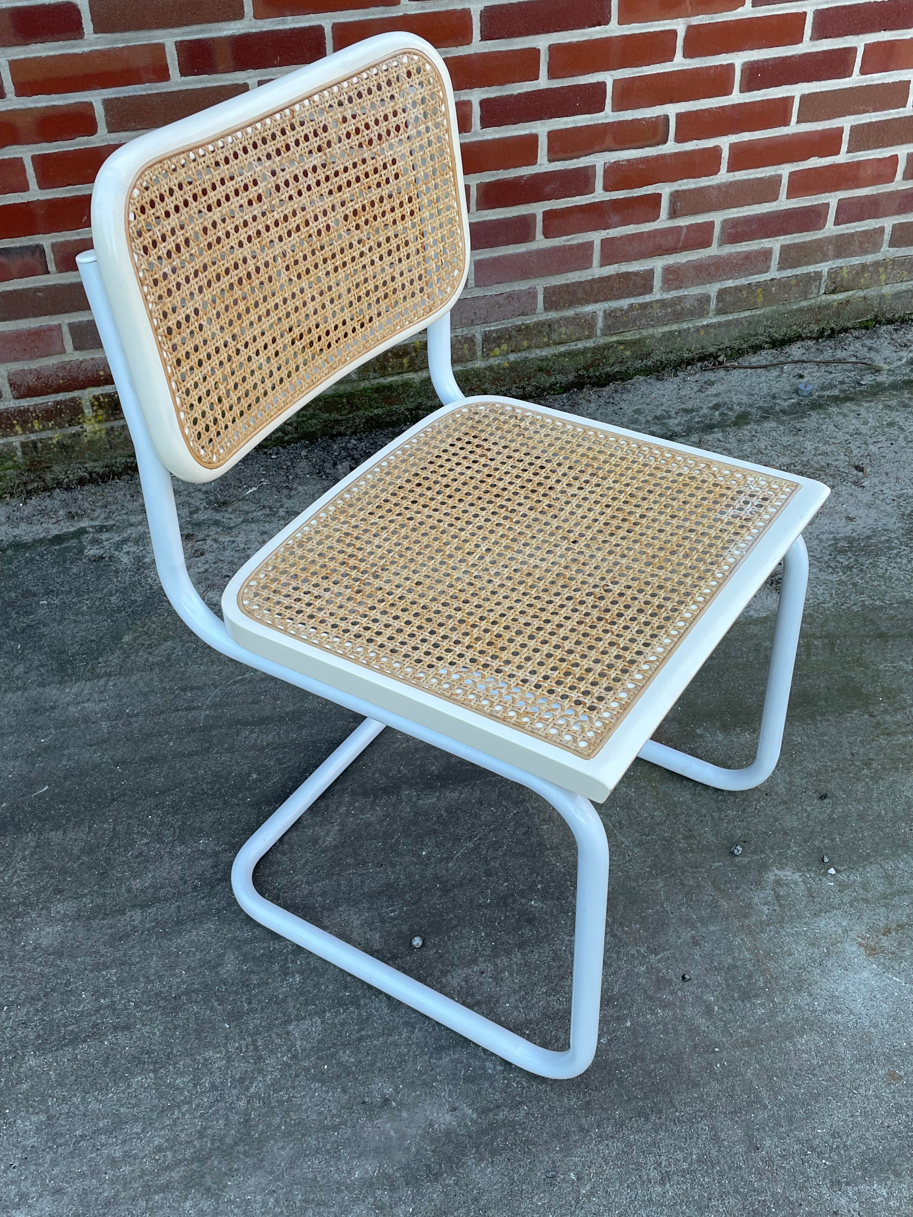 Set of 4 Cesca b32 model chairs in white