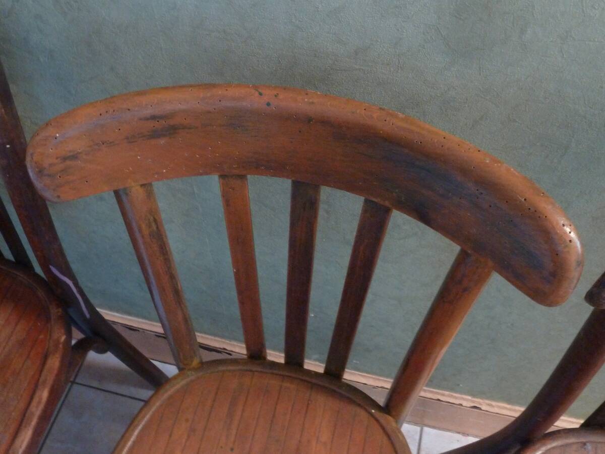 3 chaises en bois tourné