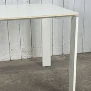 Table Four de Ferruccio Laviani pour Kartell – blanche